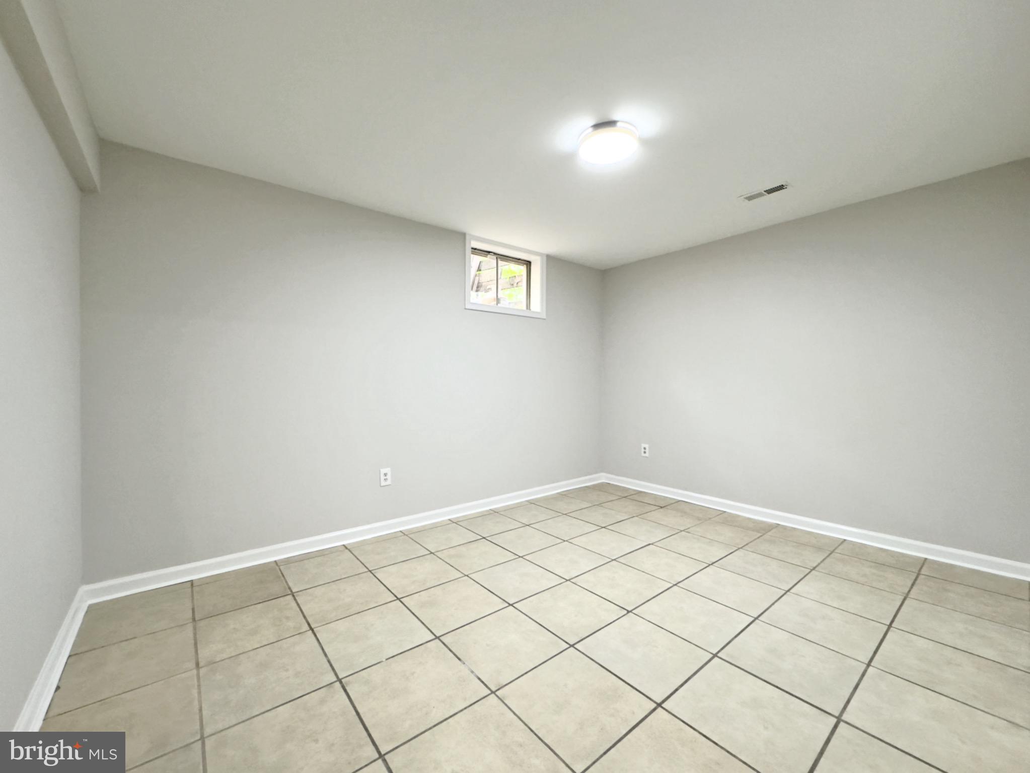 DUMFRIES OLDE PORT - Residential Lease