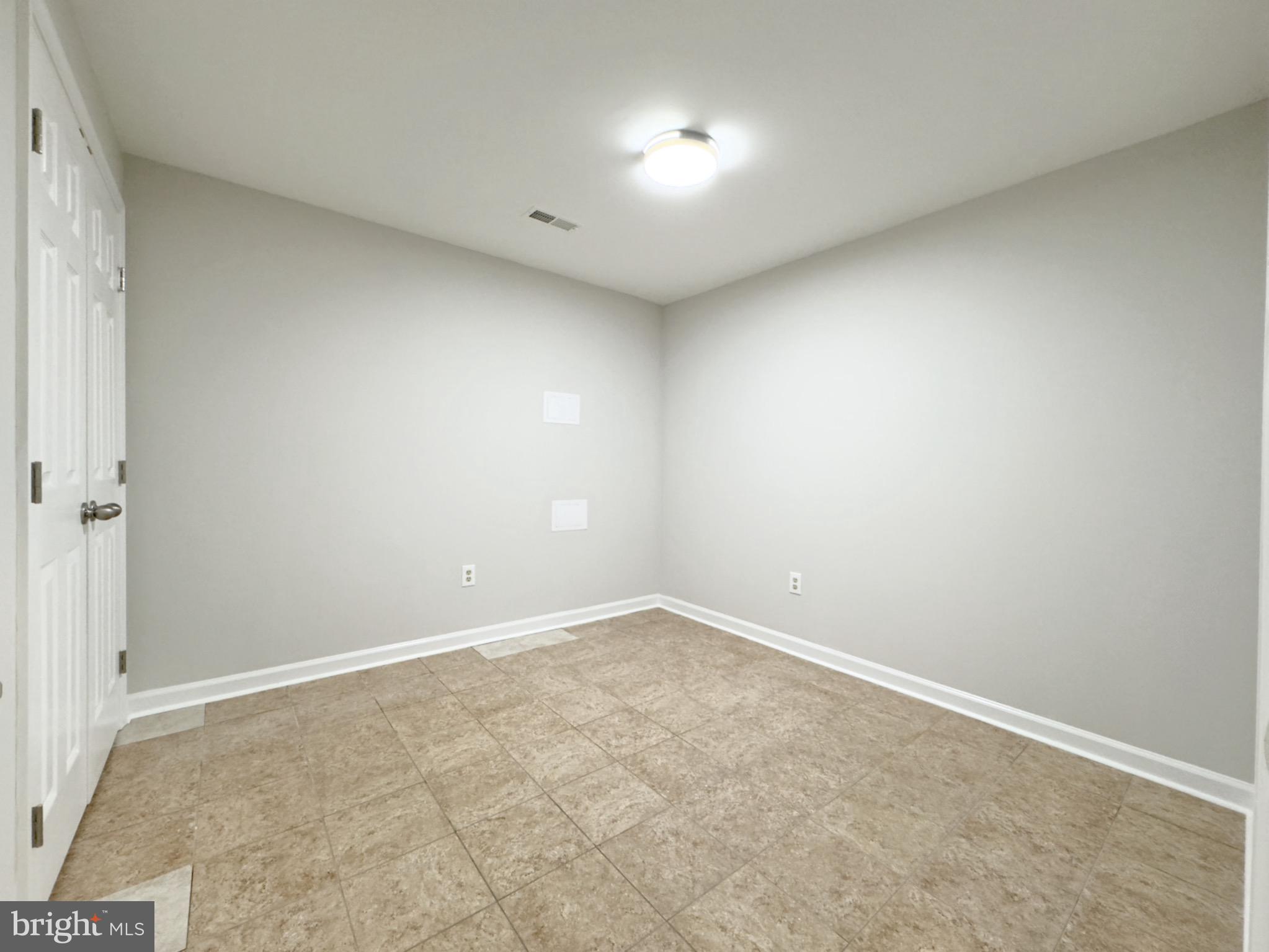 DUMFRIES OLDE PORT - Residential Lease