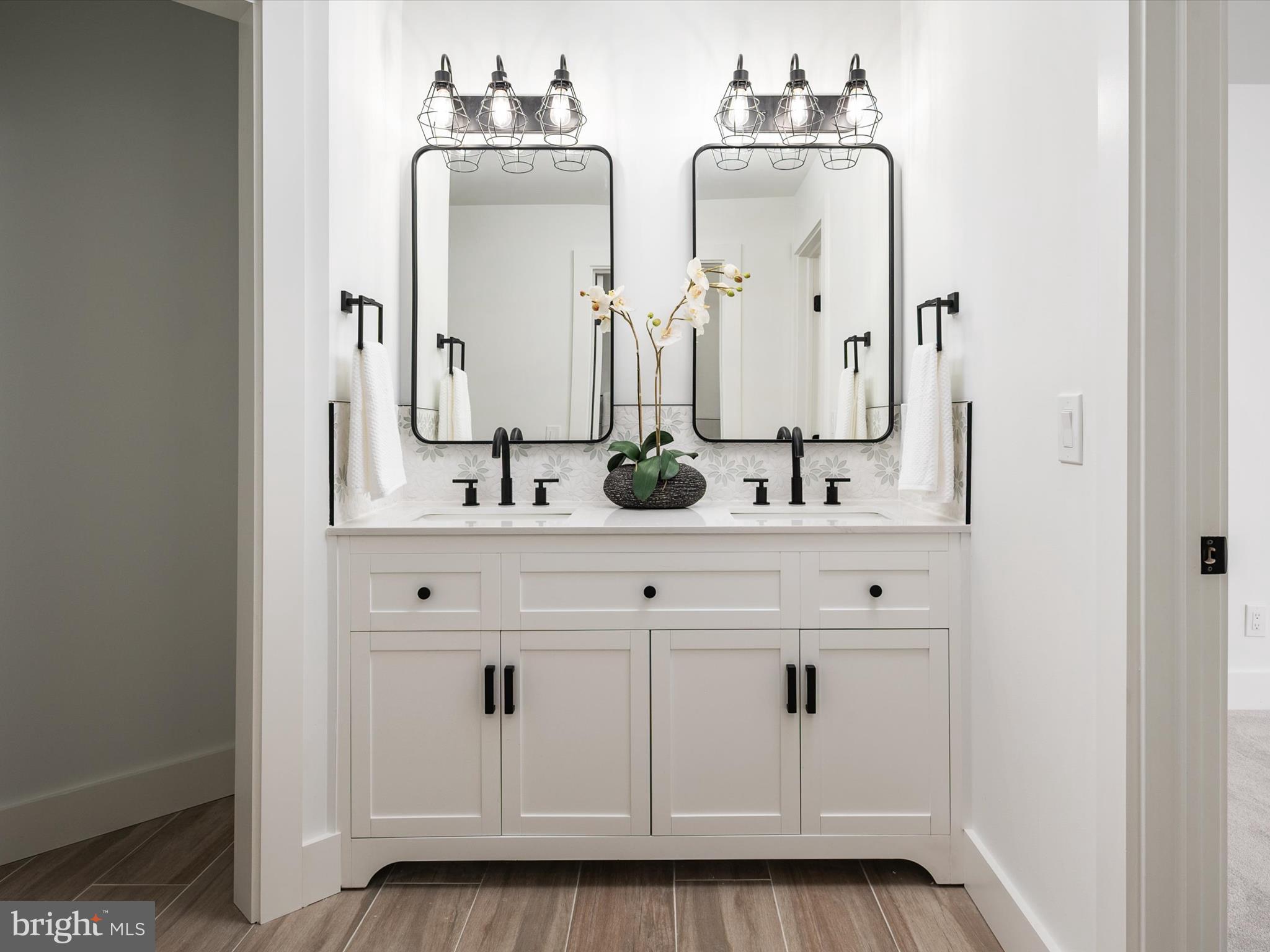 SOUTH RIVER COLONY - Residential