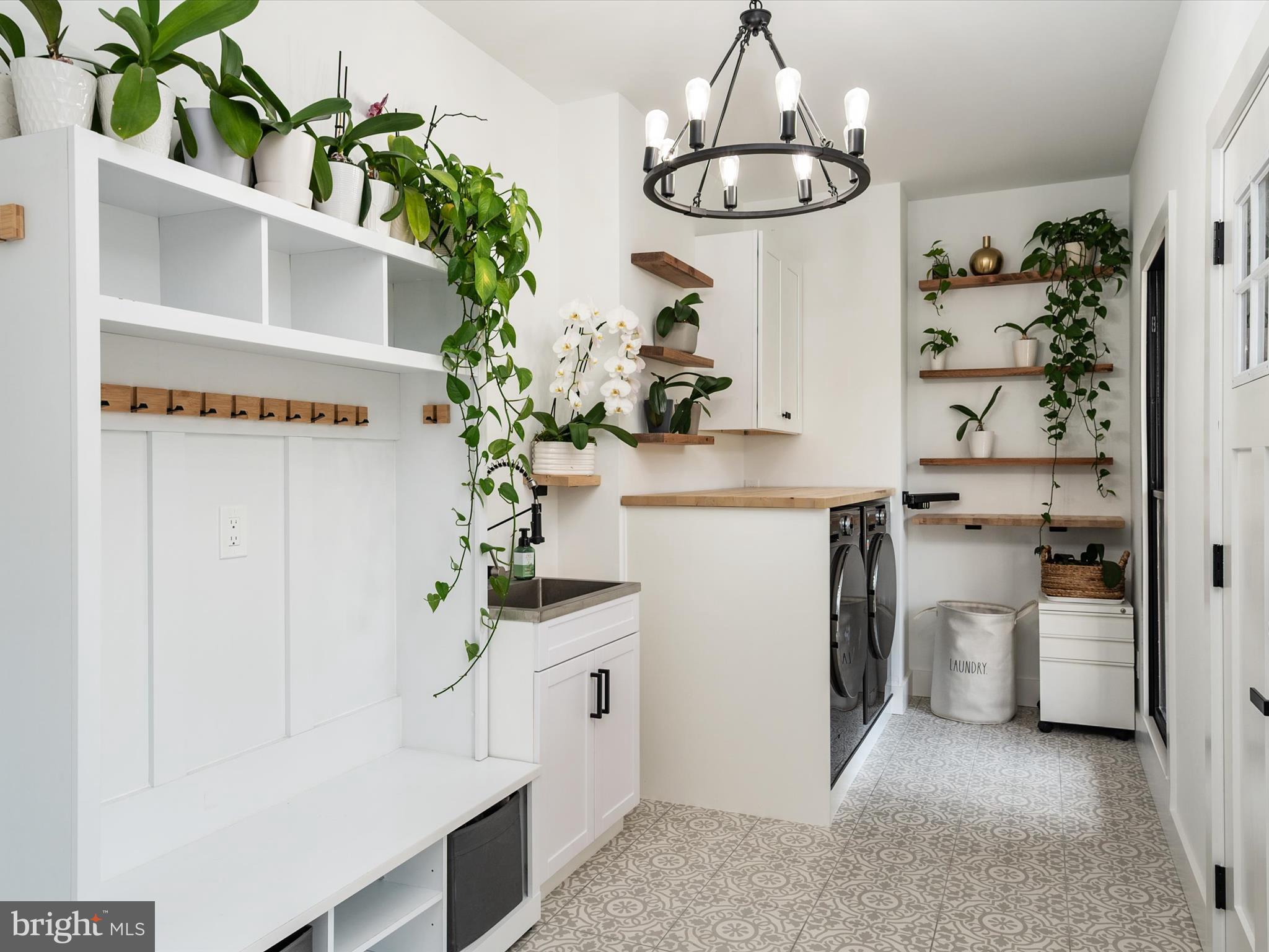 SOUTH RIVER COLONY - Residential