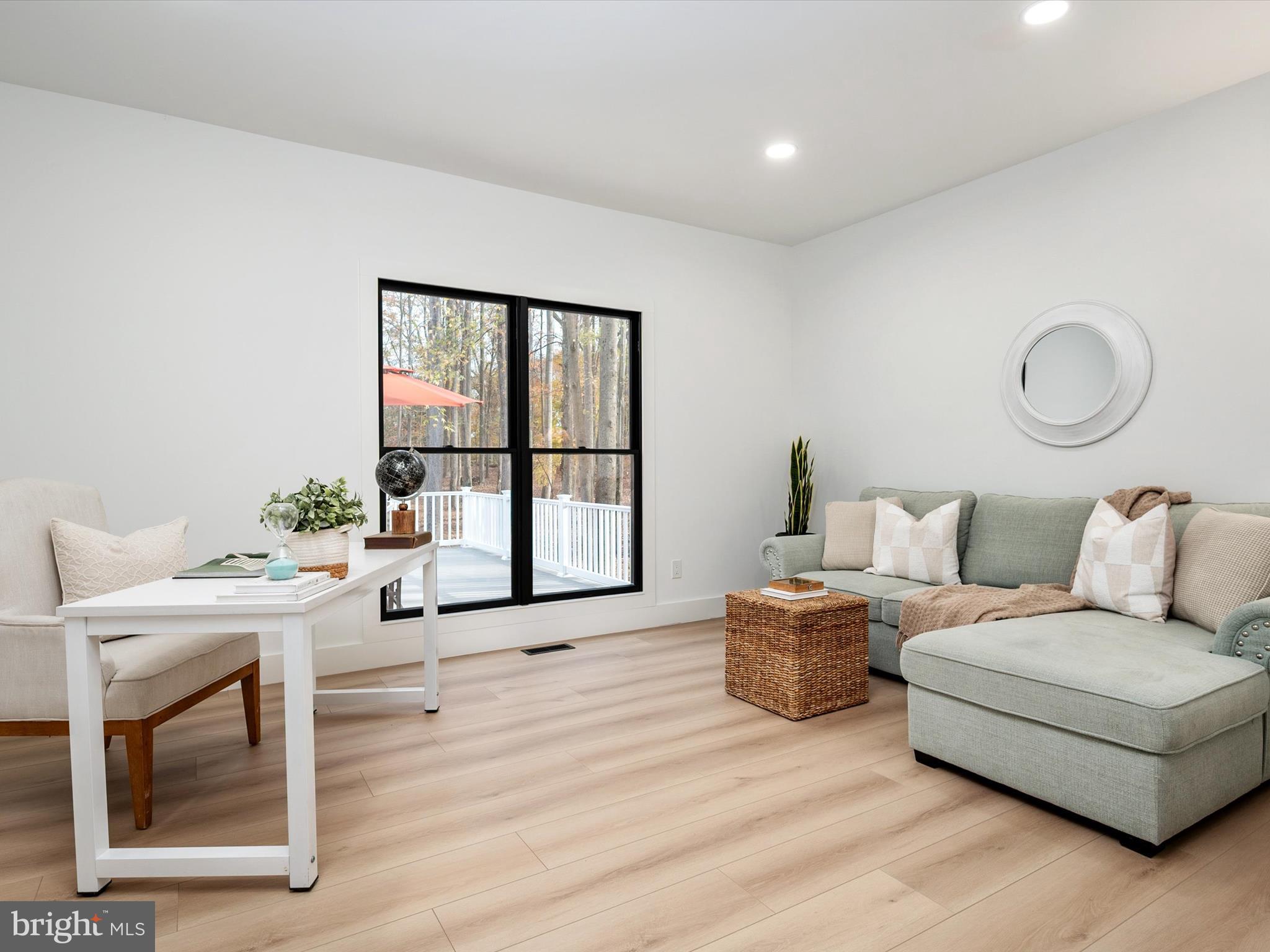 SOUTH RIVER COLONY - Residential