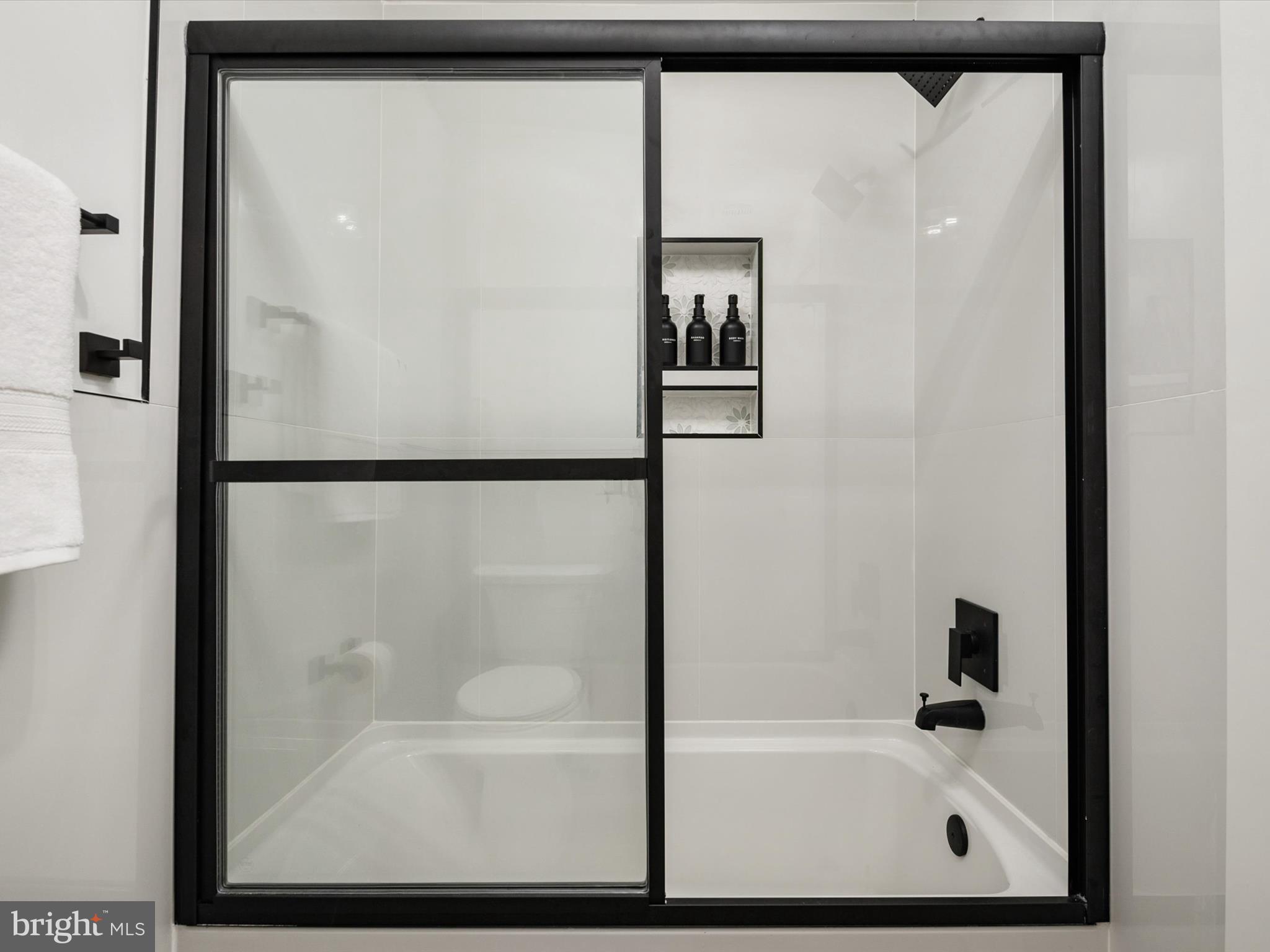 SOUTH RIVER COLONY - Residential