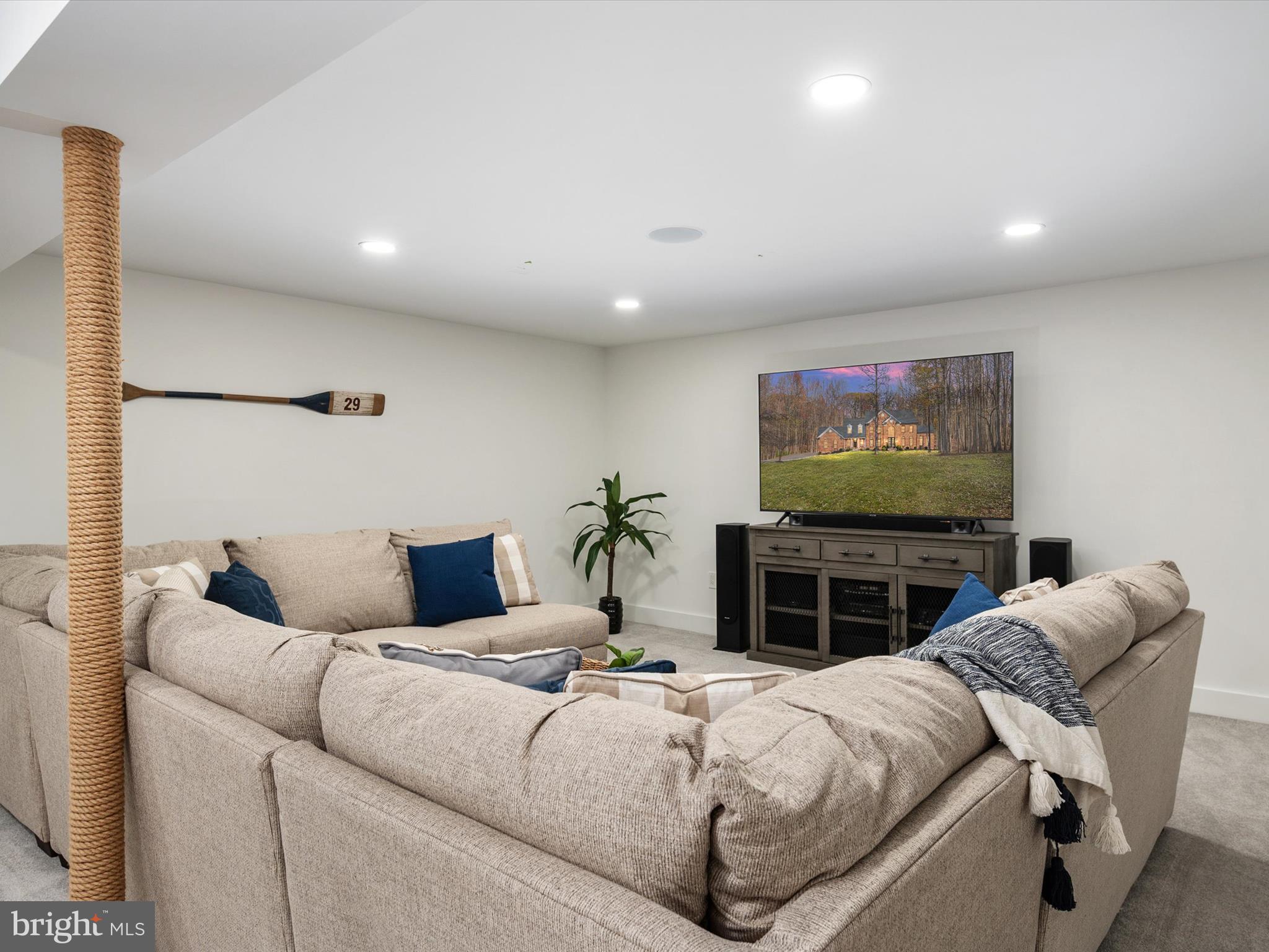 SOUTH RIVER COLONY - Residential