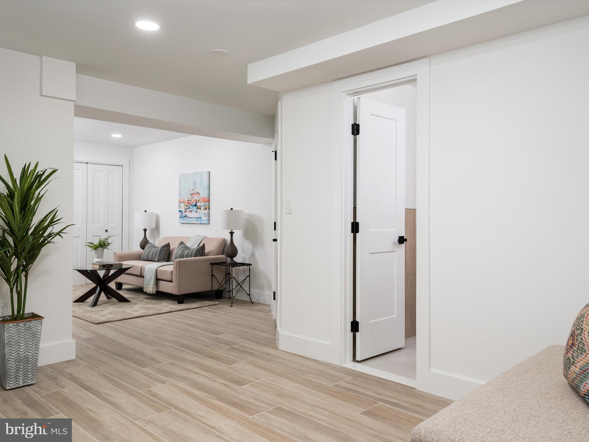 SOUTH RIVER COLONY - Residential