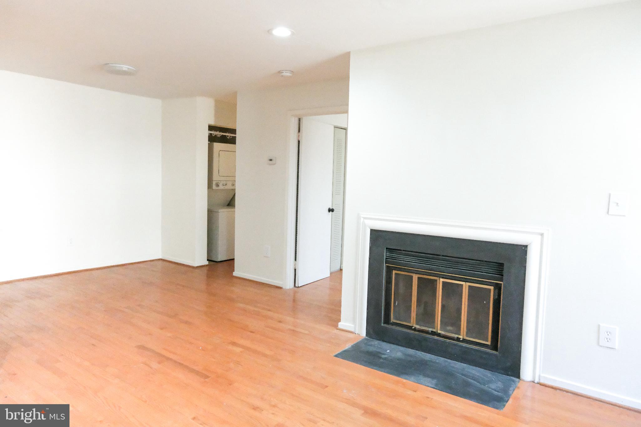 CHRISTOPHER COURT - Residential