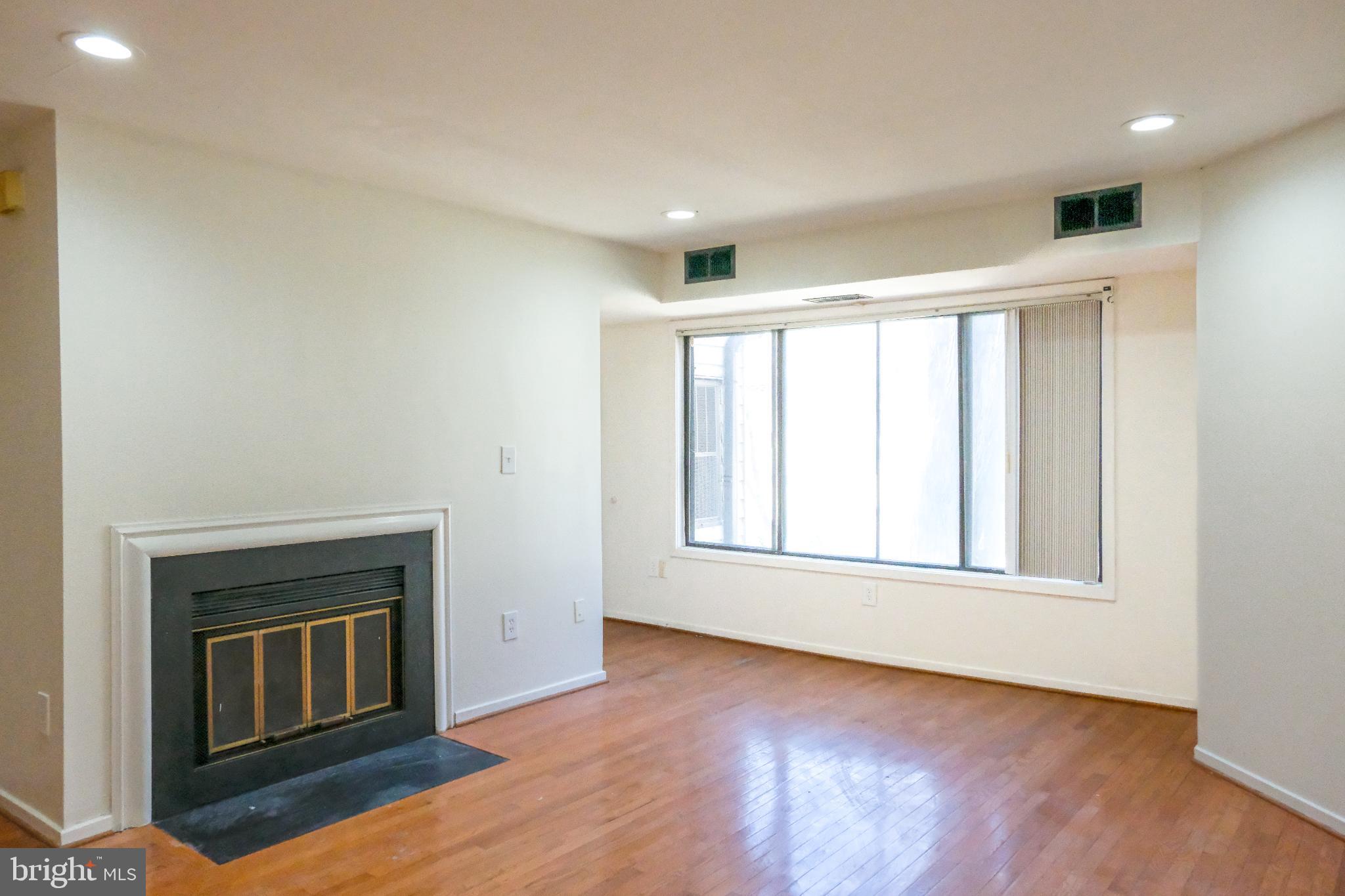 CHRISTOPHER COURT - Residential