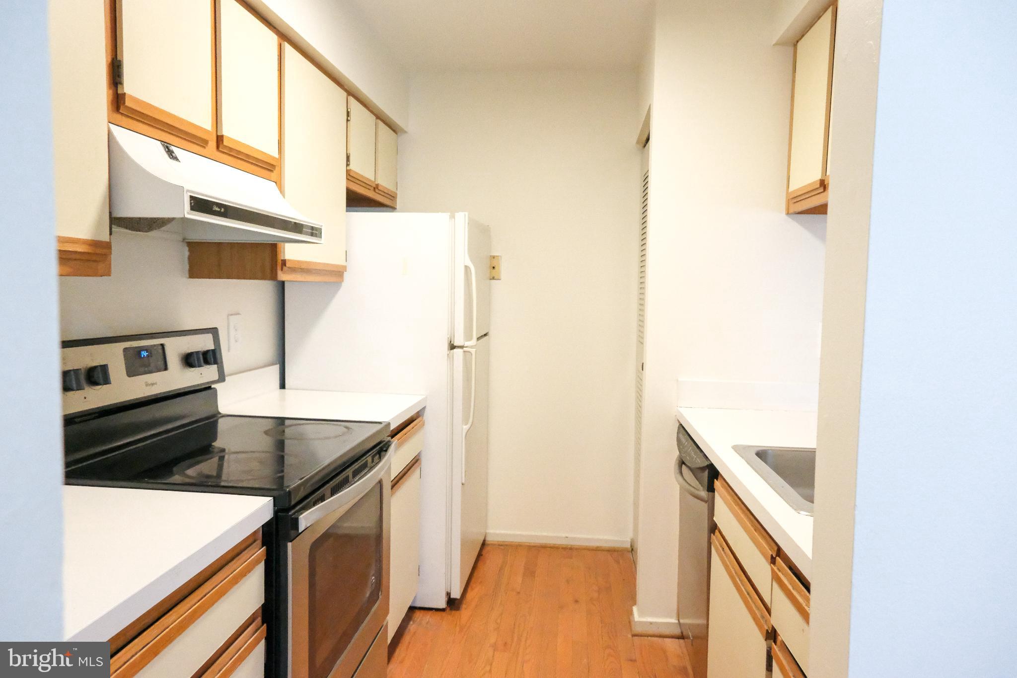 CHRISTOPHER COURT - Residential