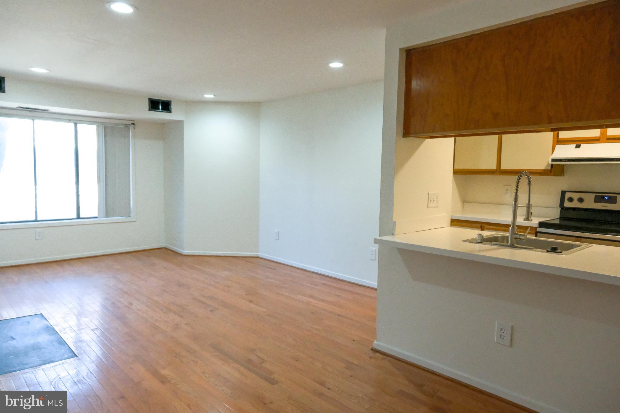 CHRISTOPHER COURT - Residential