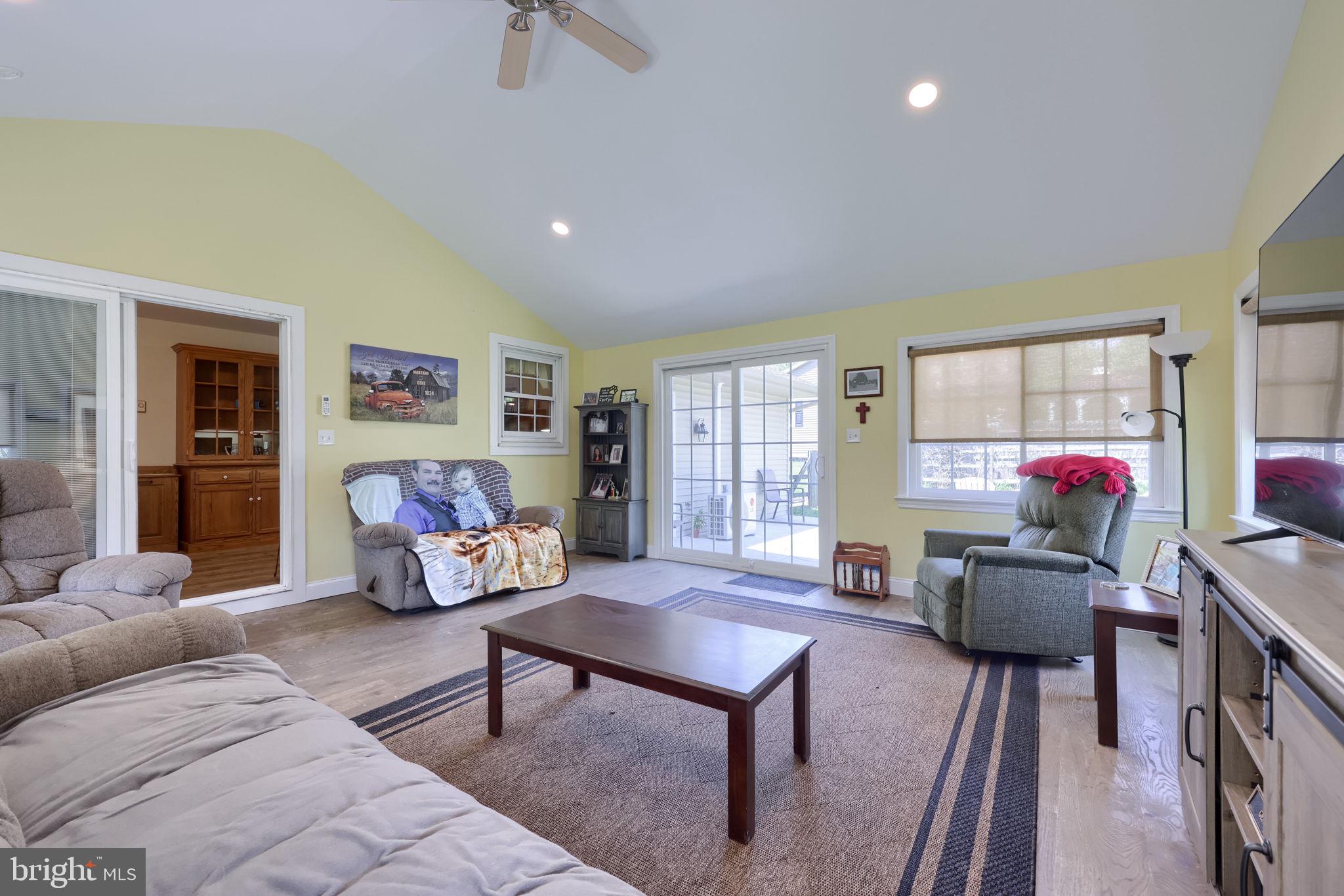 INTERCOURSE - Residential