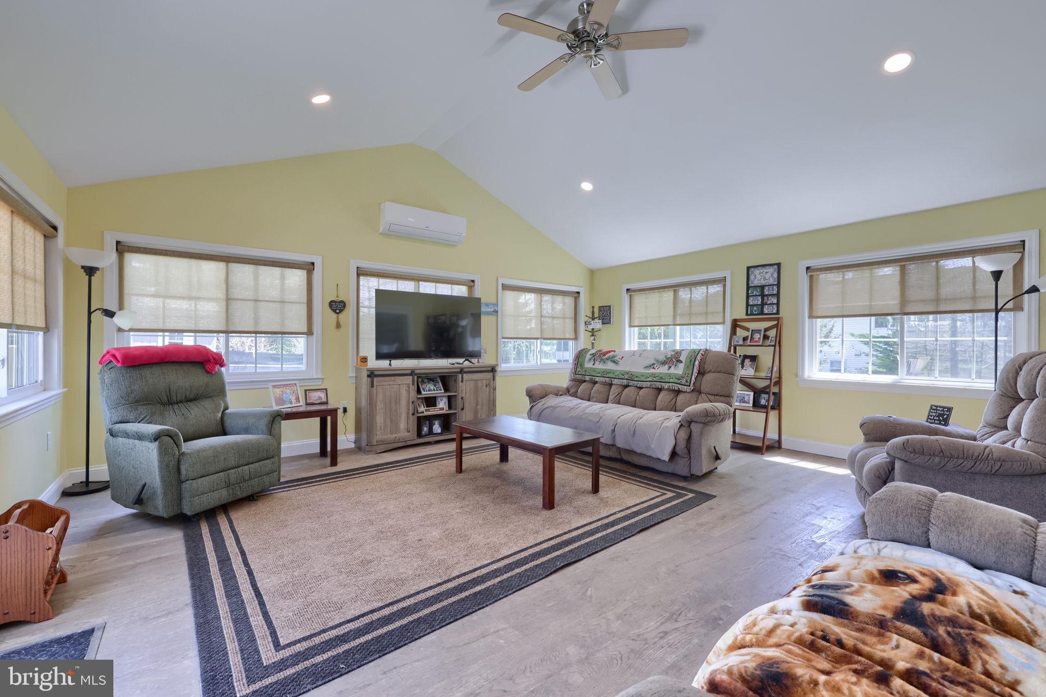 INTERCOURSE - Residential