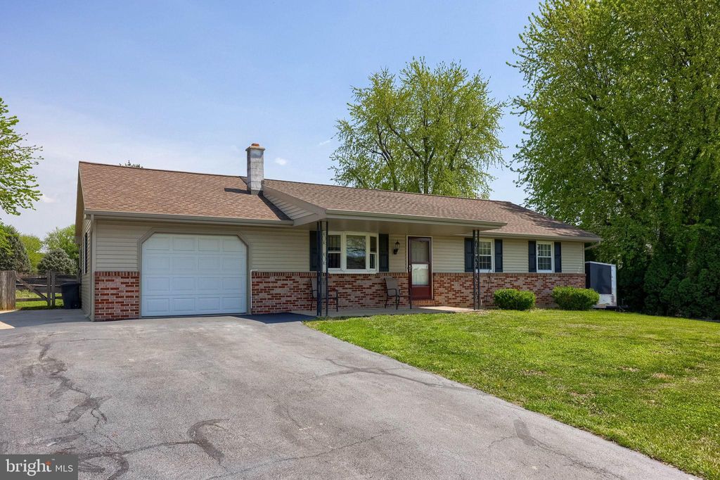 Photo of 17 S Hollander Road, GORDONVILLE, PA 17529 (MLS # PALA2087094)