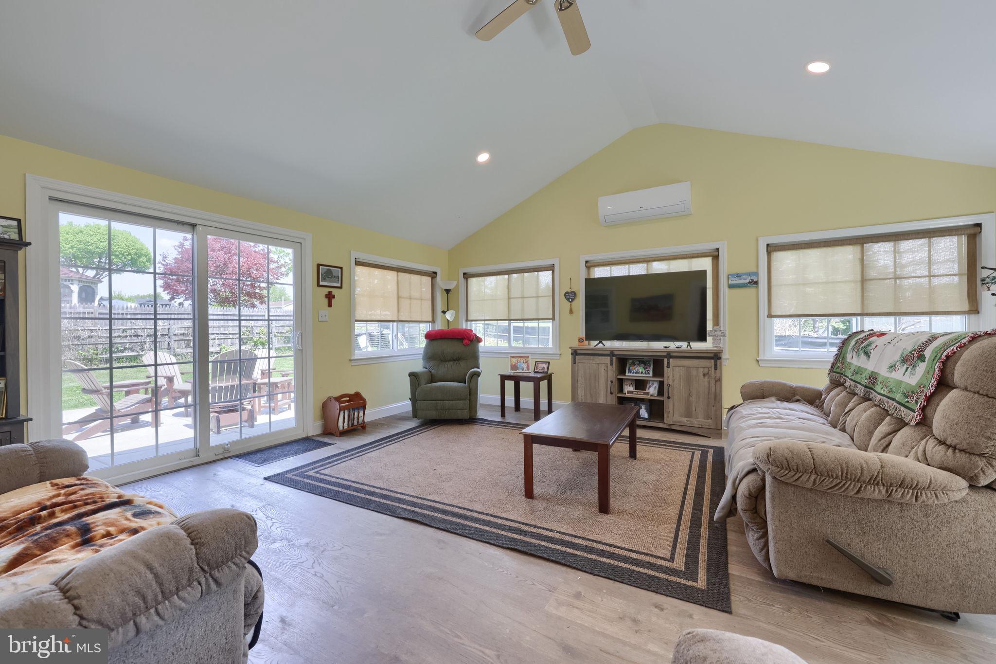 INTERCOURSE - Residential