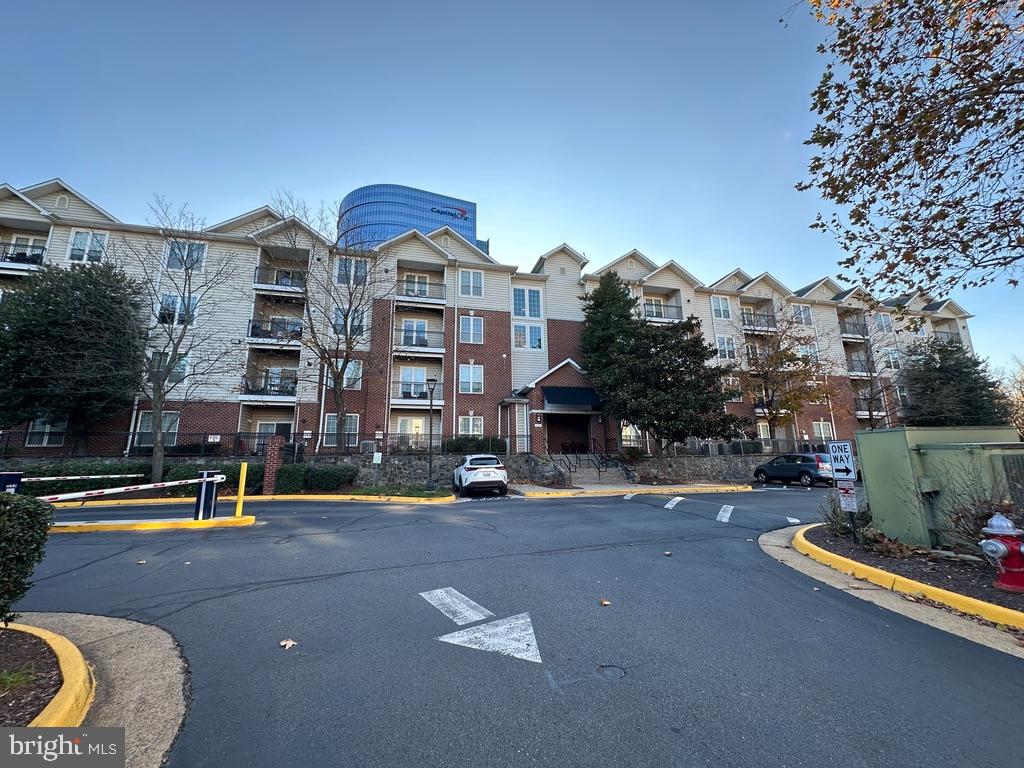 GATES OF MCLEAN - Residential