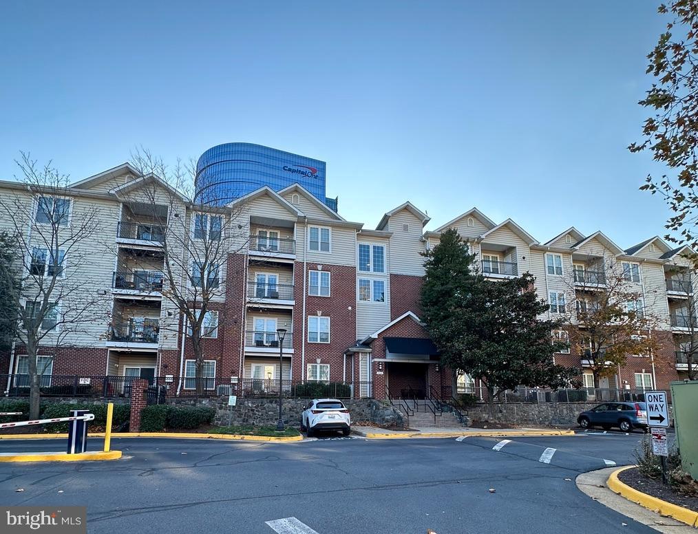 GATES OF MCLEAN - Residential