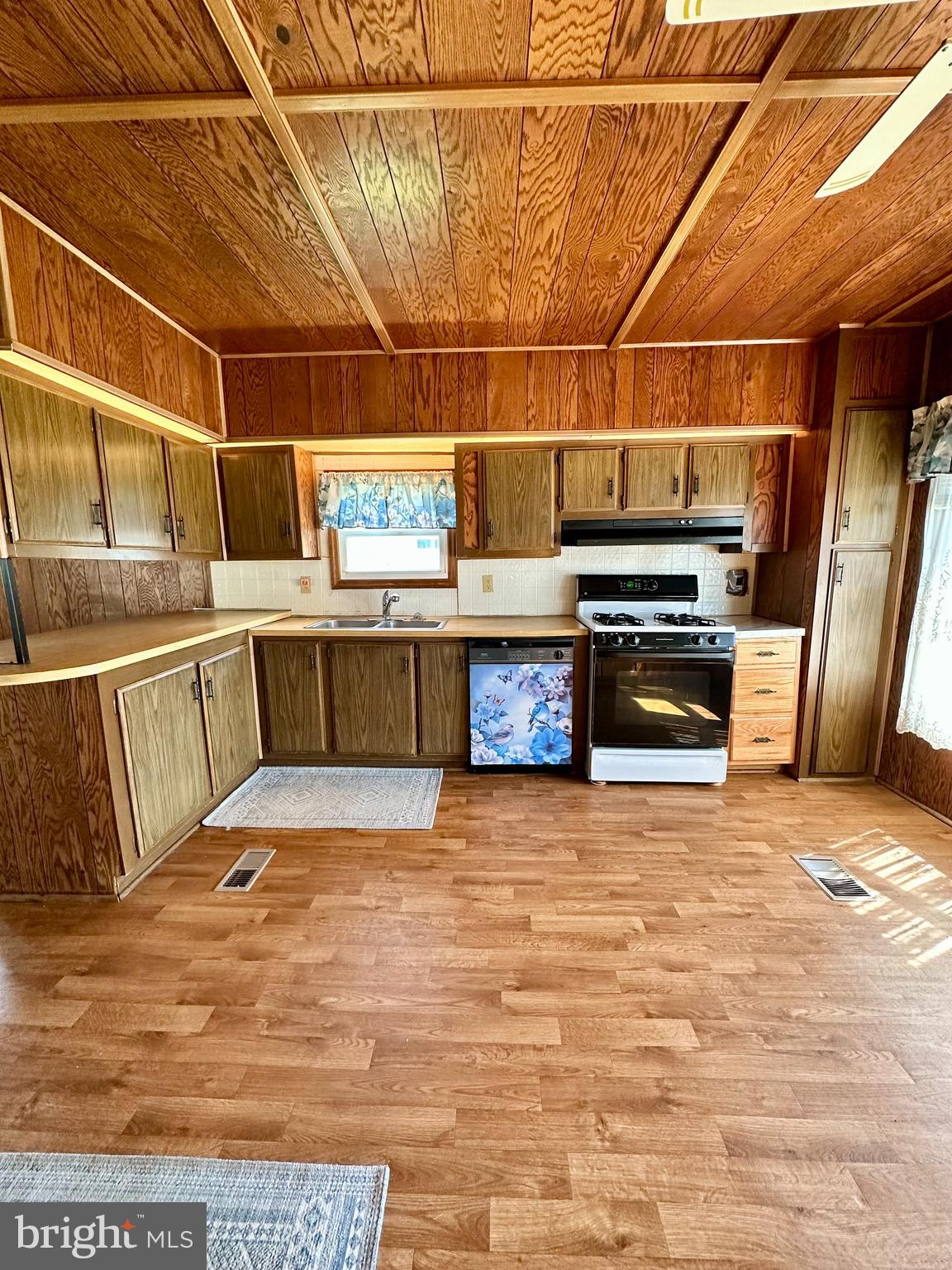 SUNSET ESTATES MHP - Residential