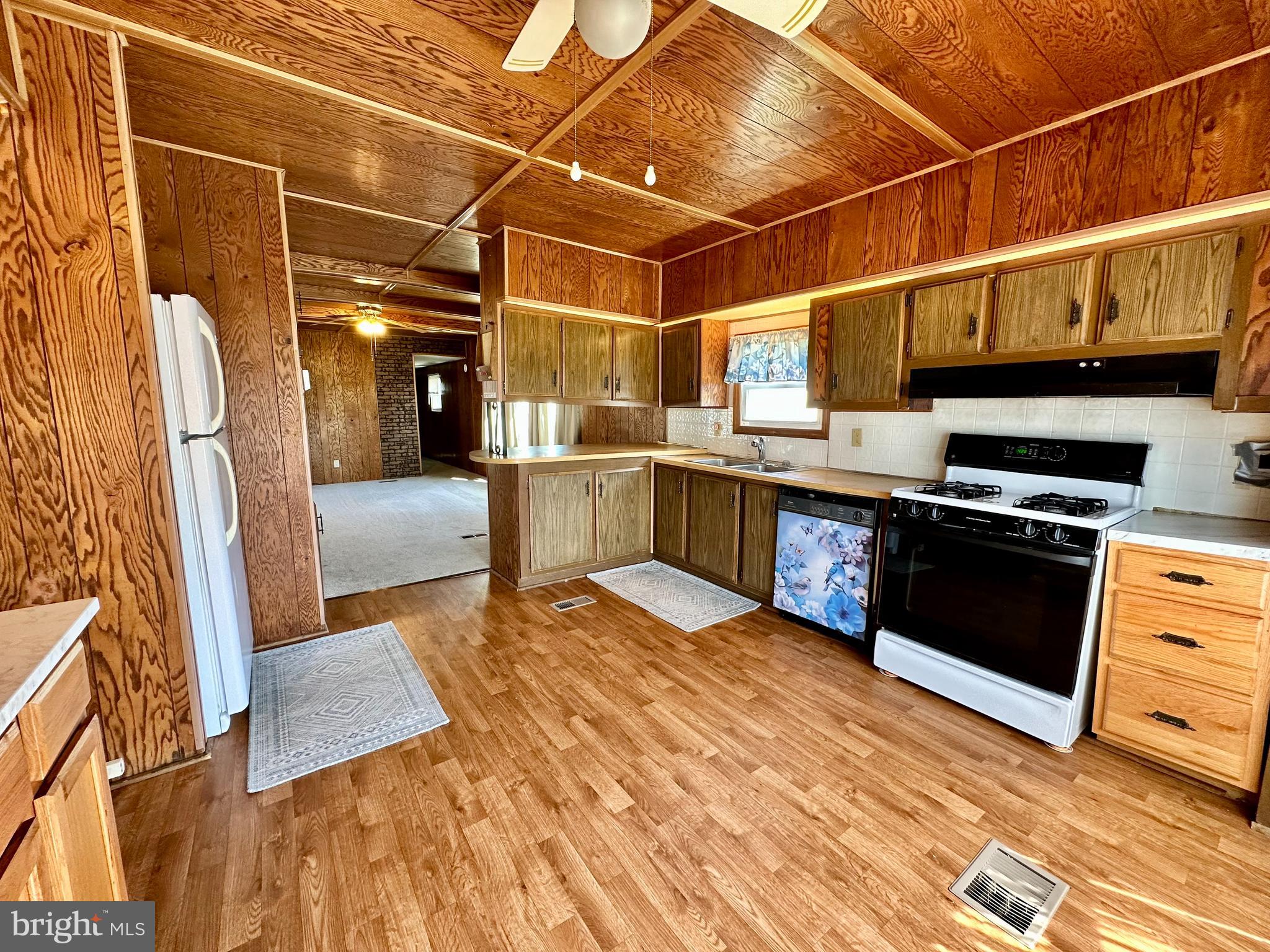 SUNSET ESTATES MHP - Residential