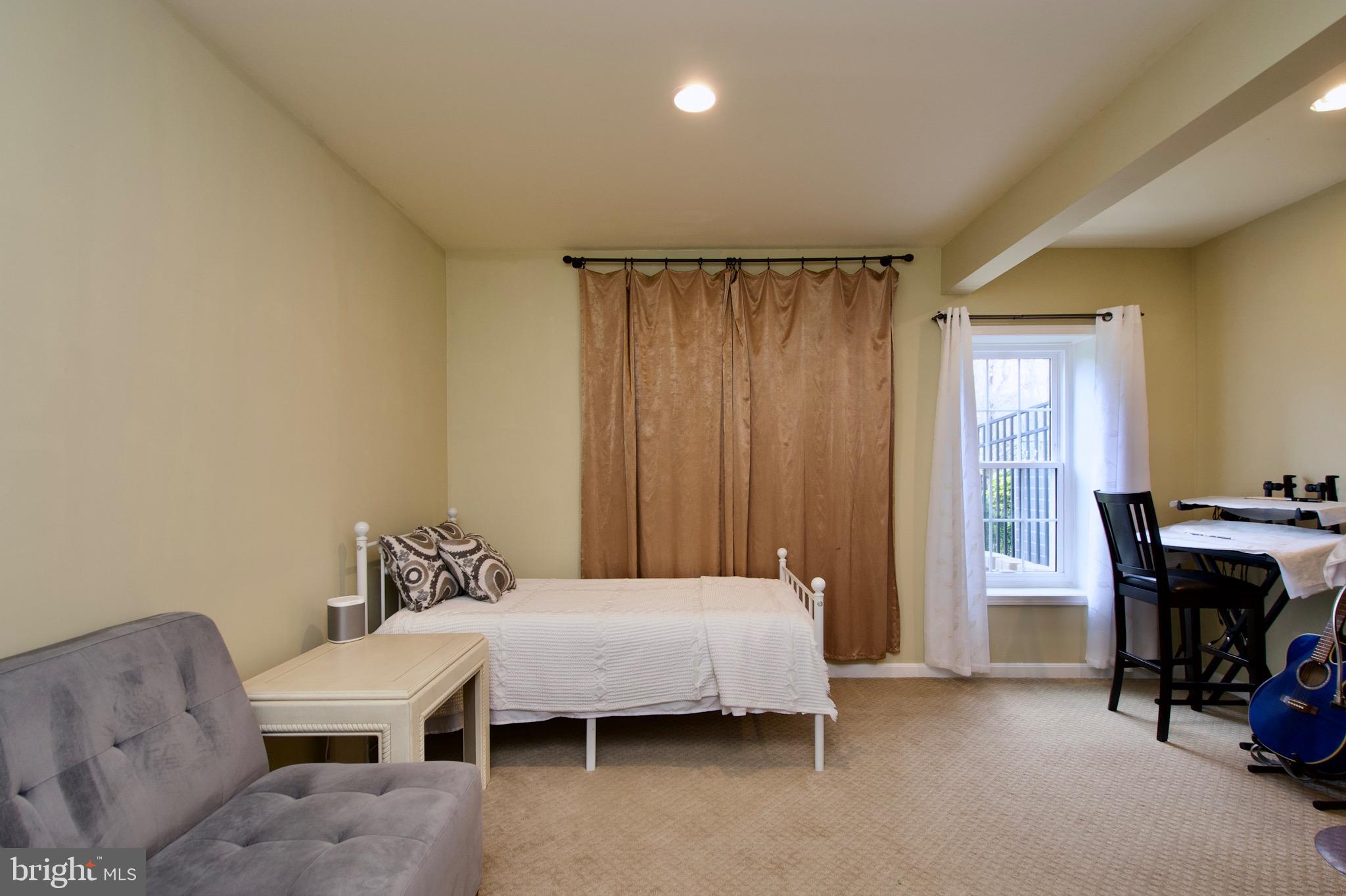 HUNTER MILL ESTATES - Residential