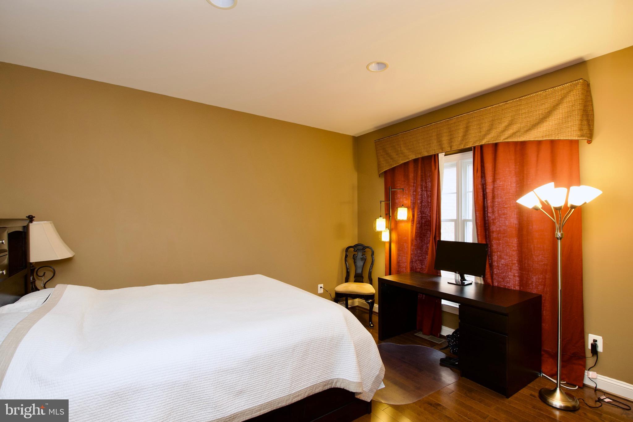 HUNTER MILL ESTATES - Residential