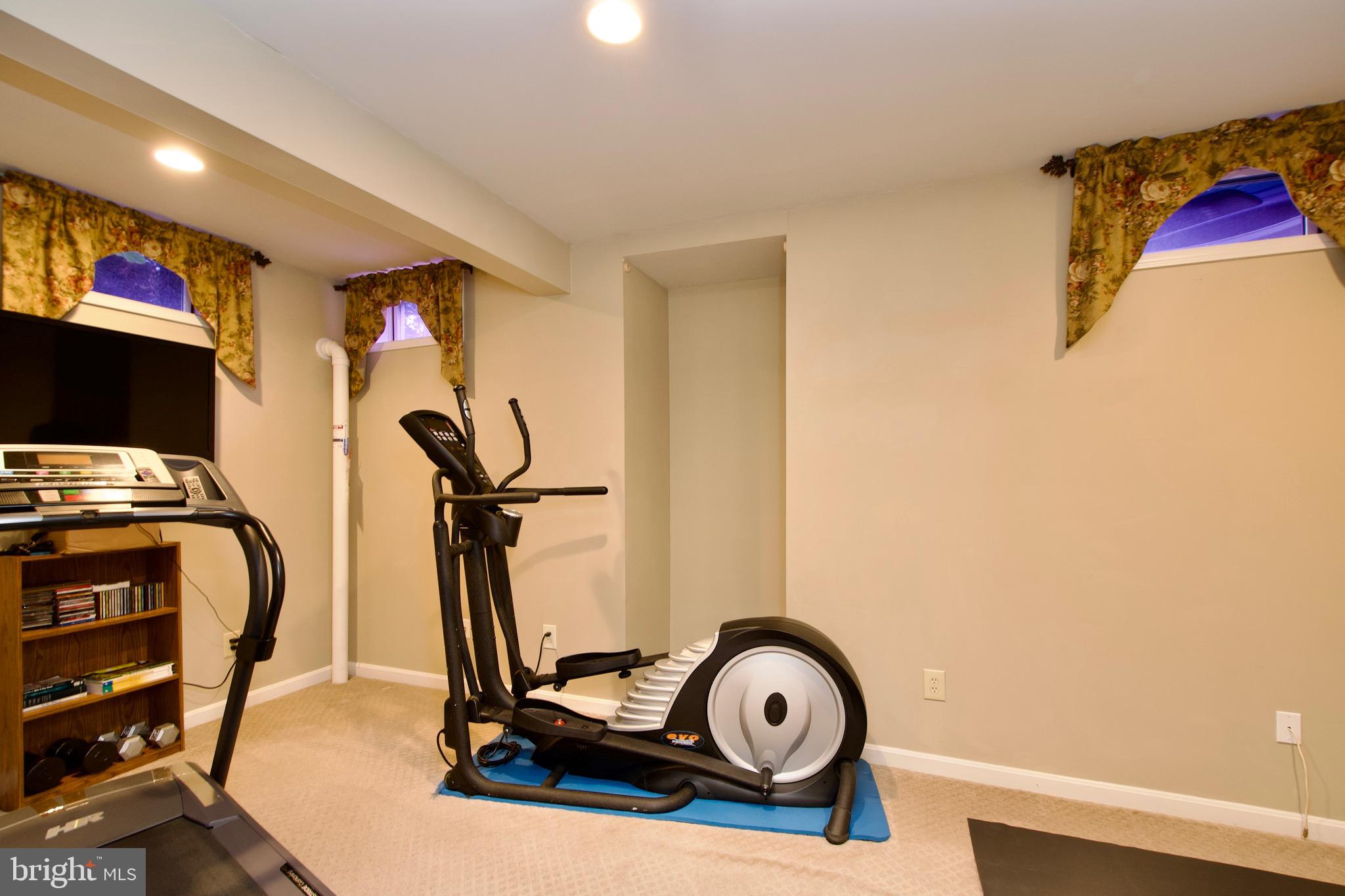 HUNTER MILL ESTATES - Residential