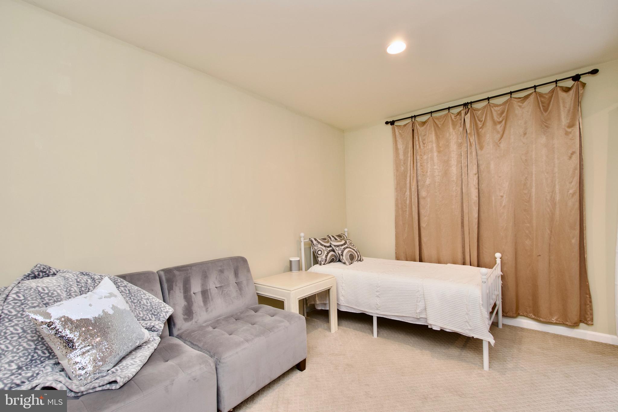 HUNTER MILL ESTATES - Residential