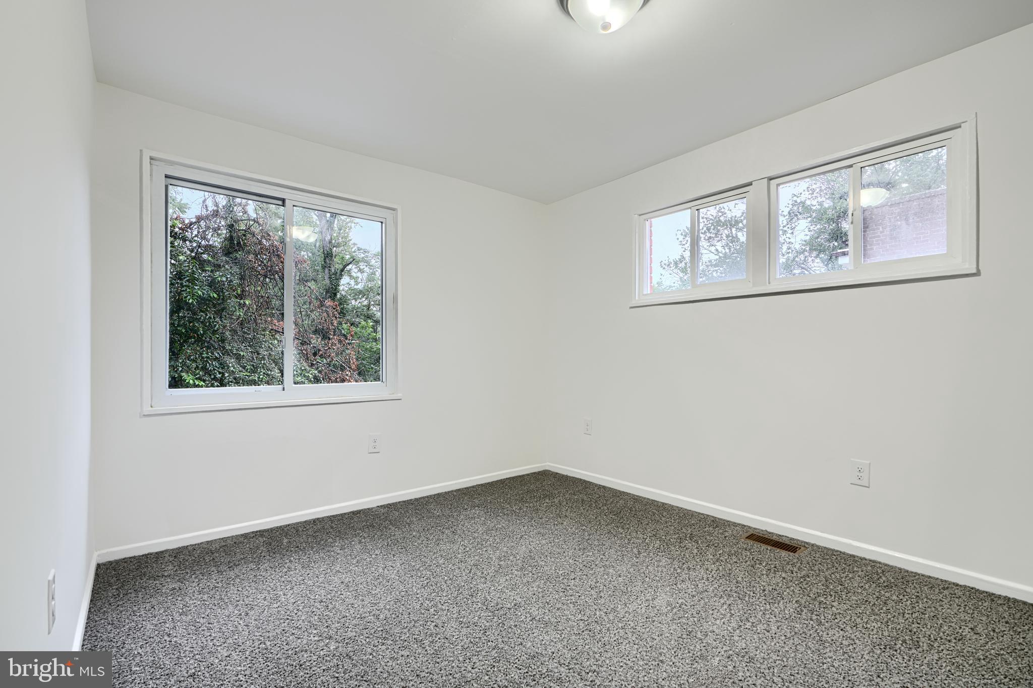 CHINQUAPIN PARK - Residential