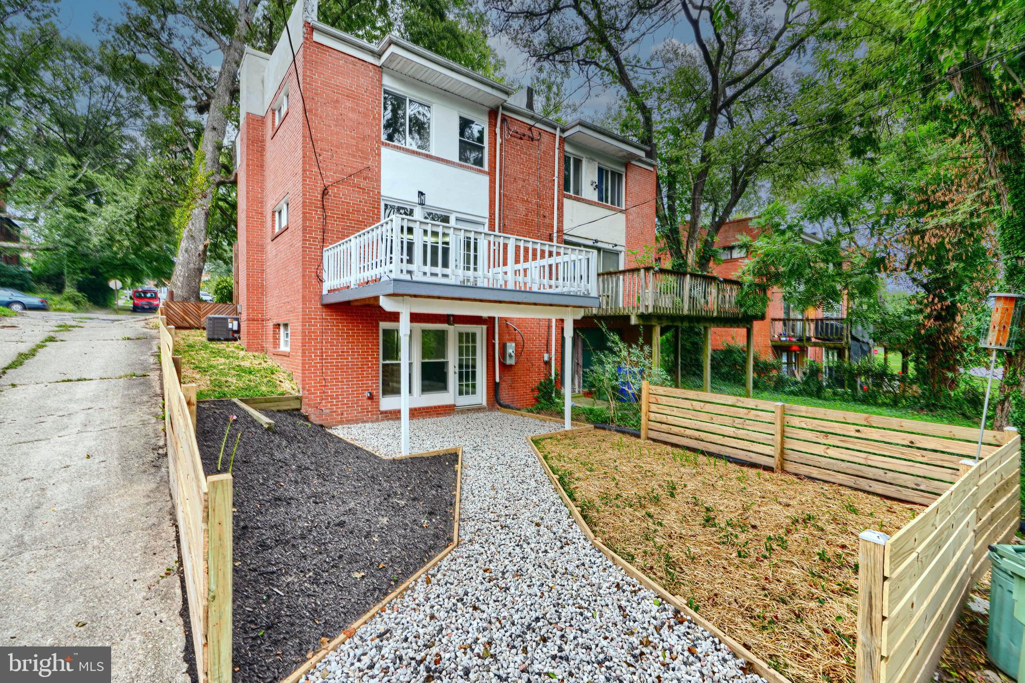 CHINQUAPIN PARK - Residential