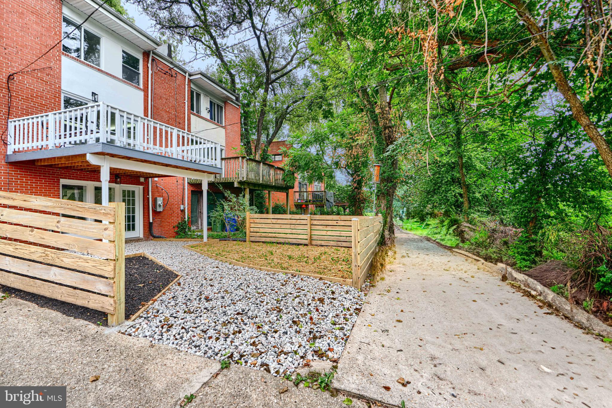 CHINQUAPIN PARK - Residential