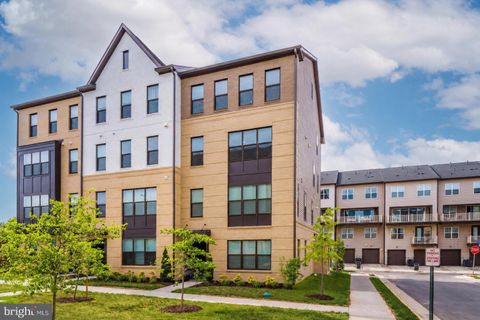 Condo For Sale - 4902 Longmire Way #24<br/> CHANTILLY, VA 20151