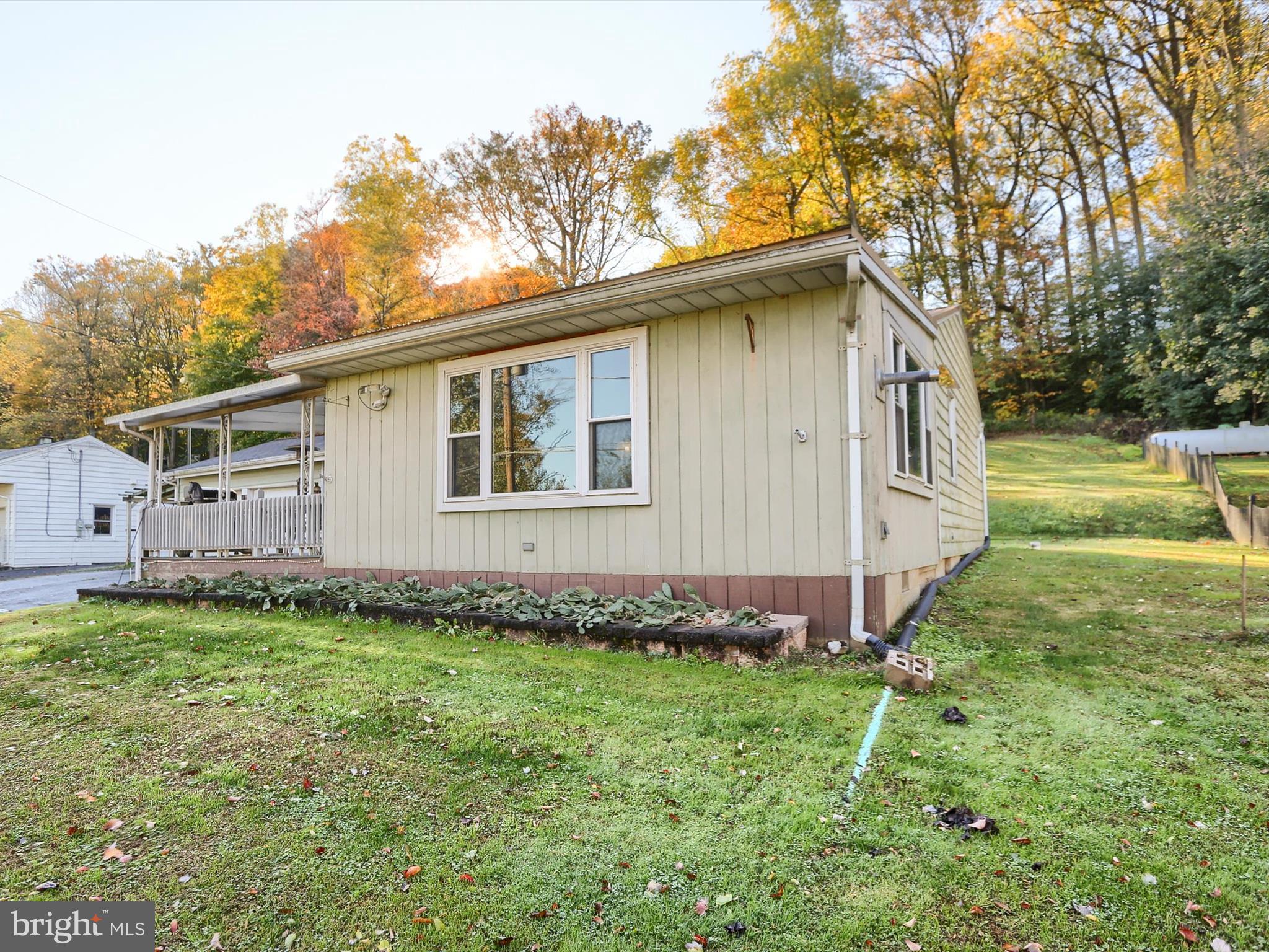 734 MAPLE GROVE RD