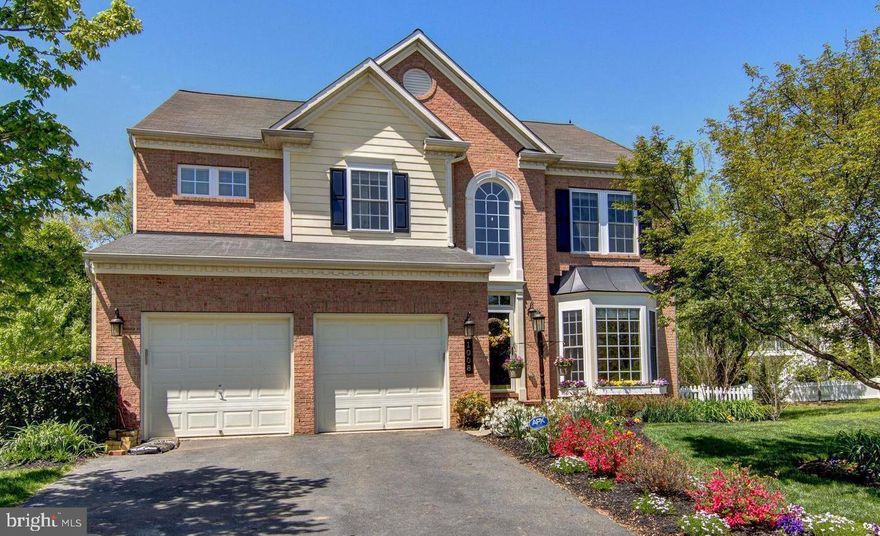 3-level Colonial offers great a location. Tons of storage area! This home is loaded with extras and resting in a quiet cul de sac. Right near downtown with a of touch of privacy and outdoor living to the rear yard. Large rooms and an open floor plan. Huge walk-out basement. A great location! Walk to the hospital or shopping. Easy access to 95, HOT, VRE and the city of Fredericksburg. A short term lease of six months or more possible