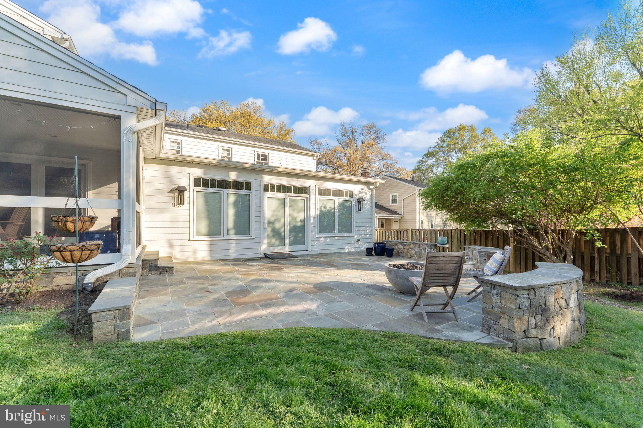 1854 ABBOTSFORD DRIVE