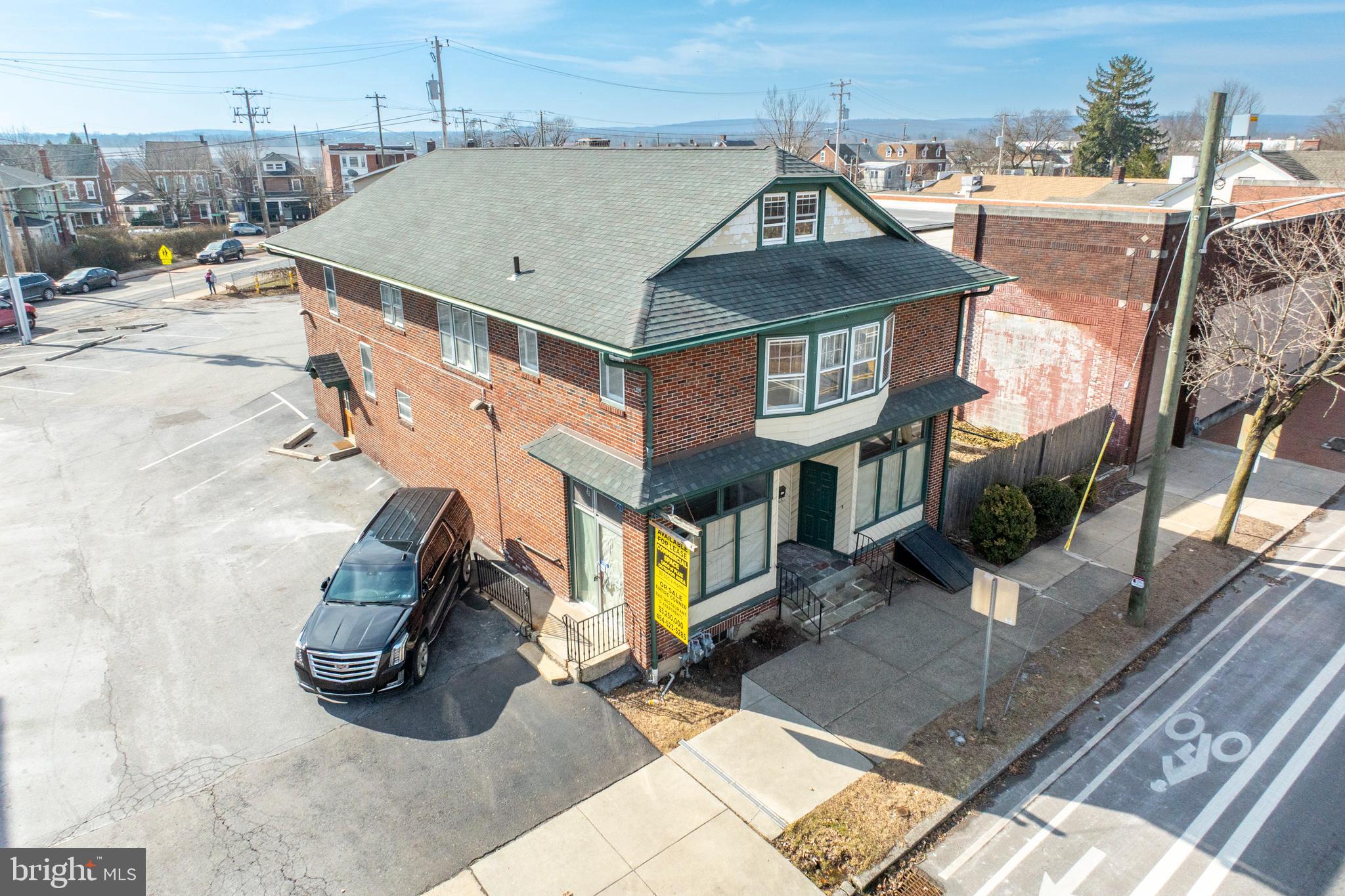 990 E HIGH STREET