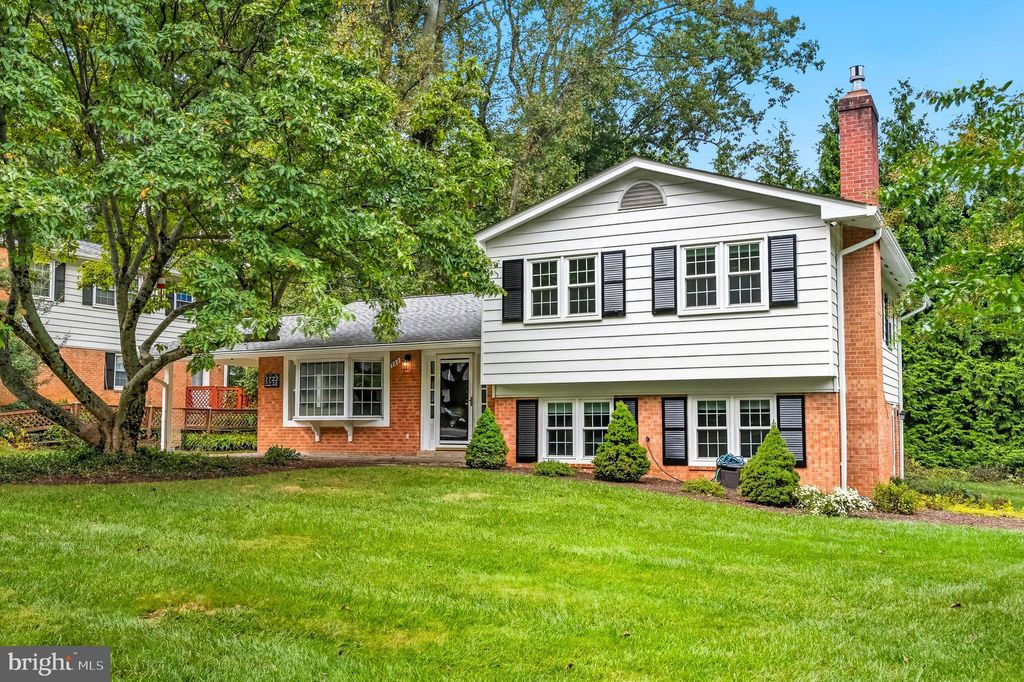 Photo of 1722 Pine Valley Drive, VIENNA, VA 22182 (MLS # VAFX2268164)