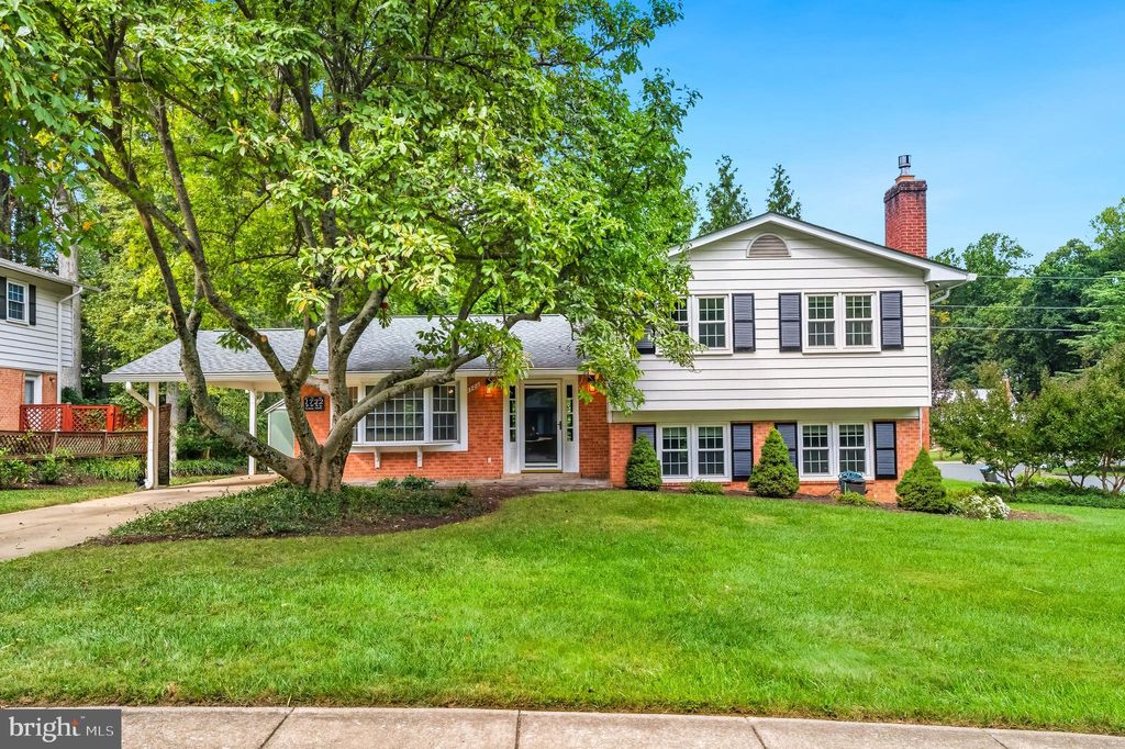 Photo of 1722 Pine Valley Drive, VIENNA, VA 22182 (MLS # VAFX2268164)