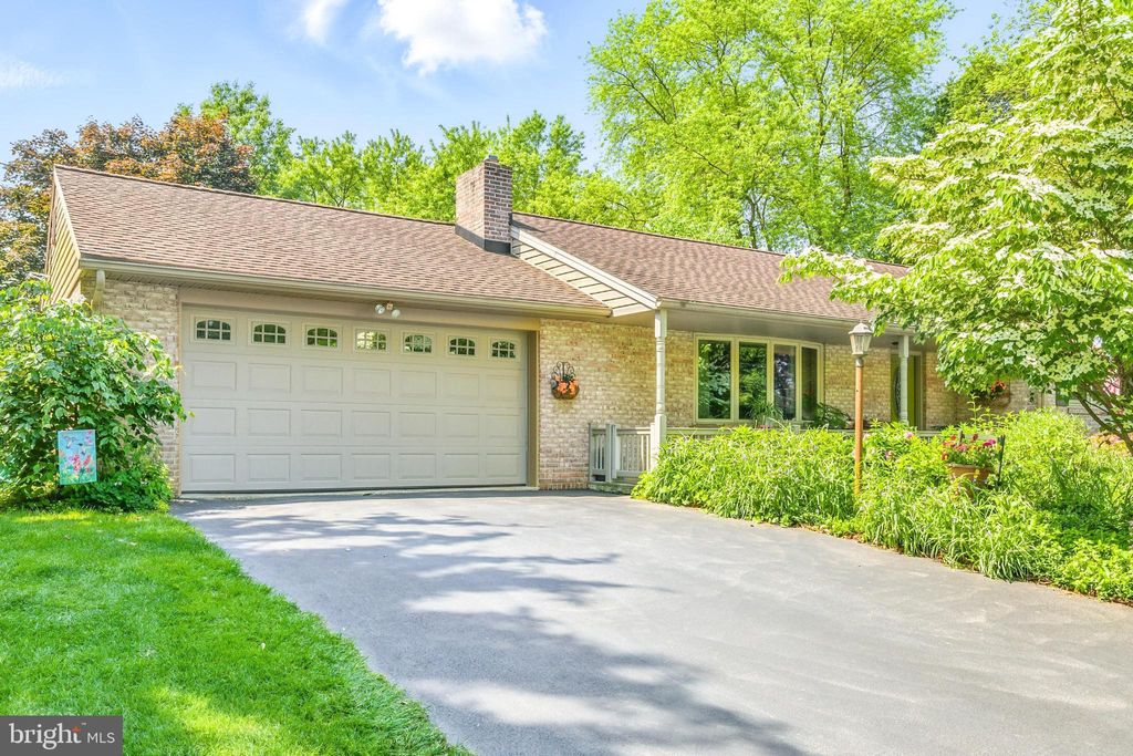 Photo of 2 Farm Lane, LITITZ, PA 17543 (MLS # PALA2075766)