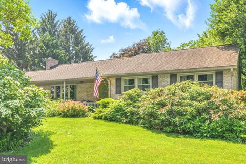 Photo of 2 Farm Lane, LITITZ, PA 17543 (MLS # PALA2075766)