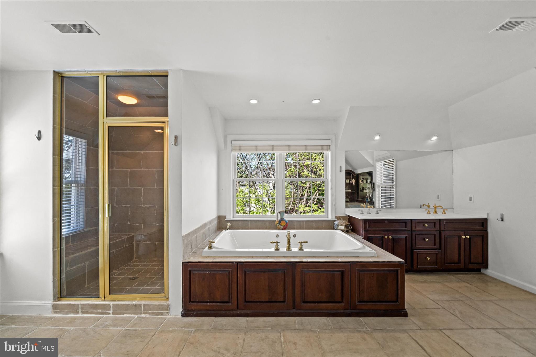 BLACKSHIRE - Residential