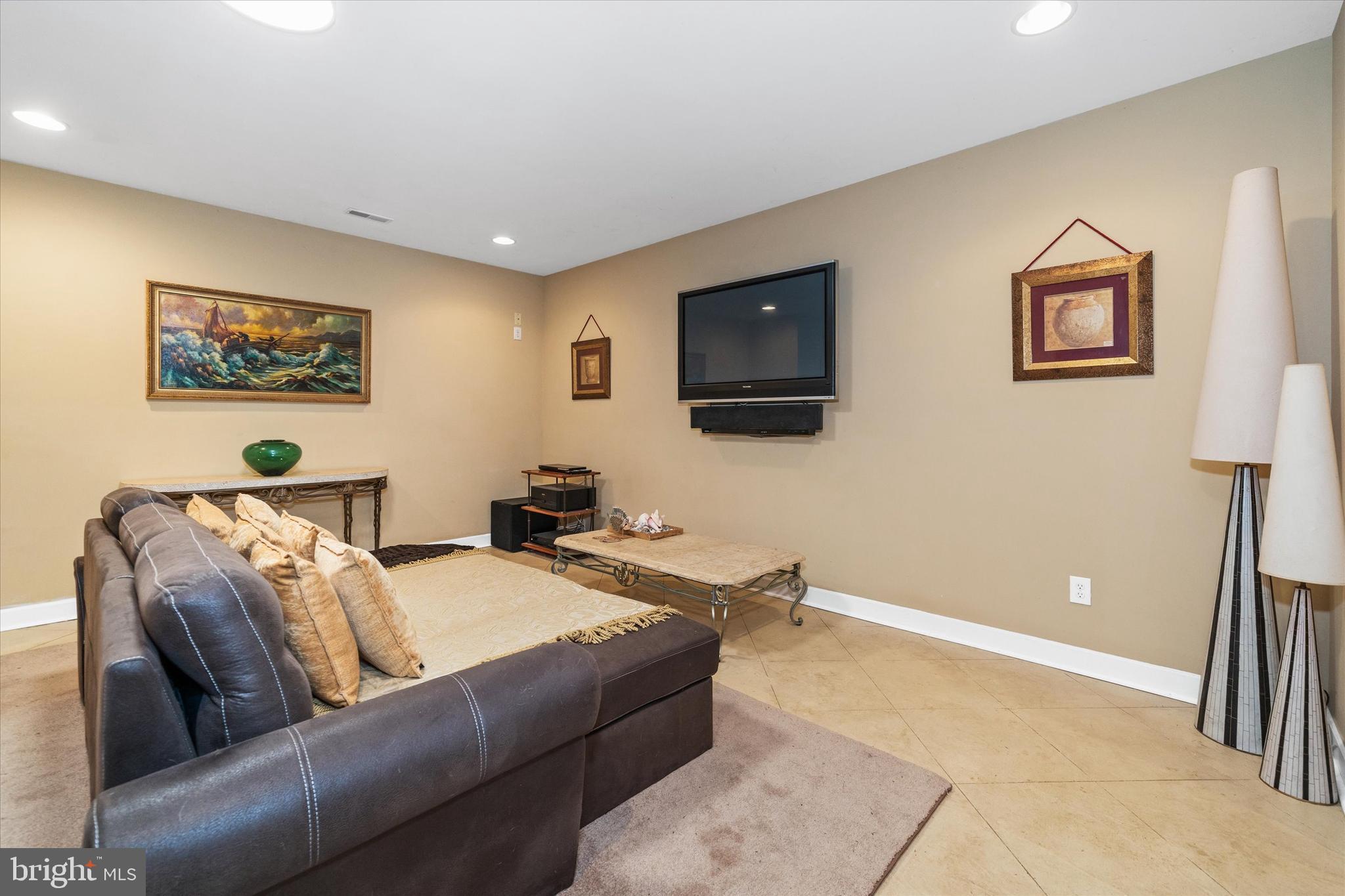 BLACKSHIRE - Residential