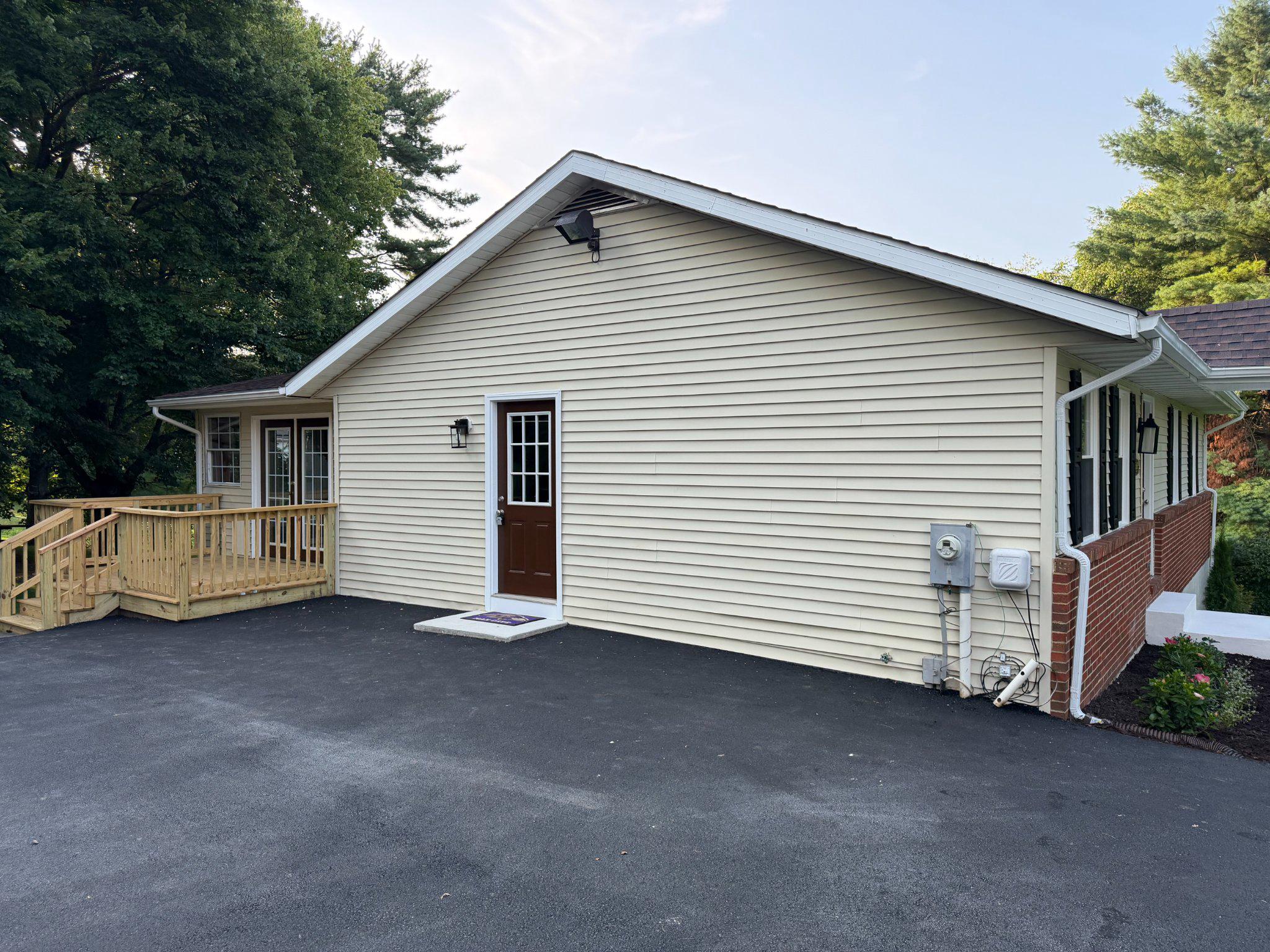 5609 ELELE COURT