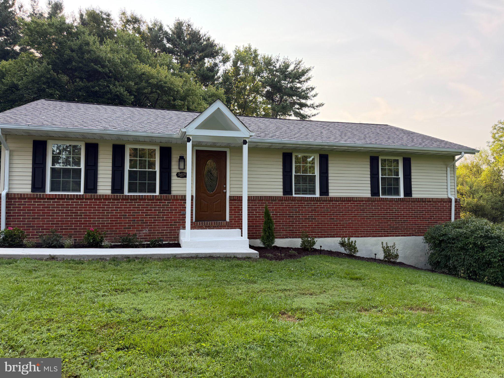 5609 ELELE COURT