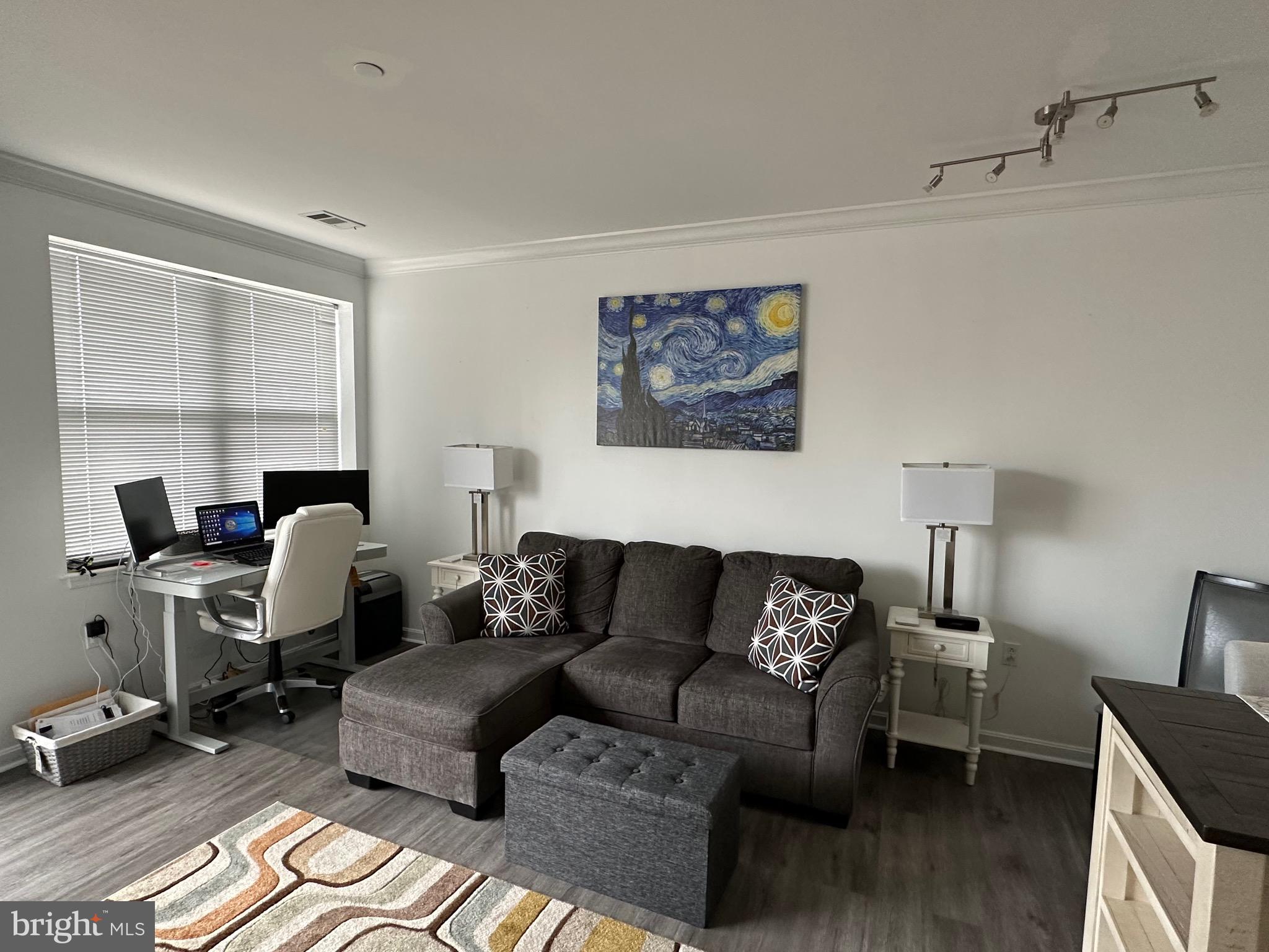 PIERSIDE AT HARBORVIEW - Residential