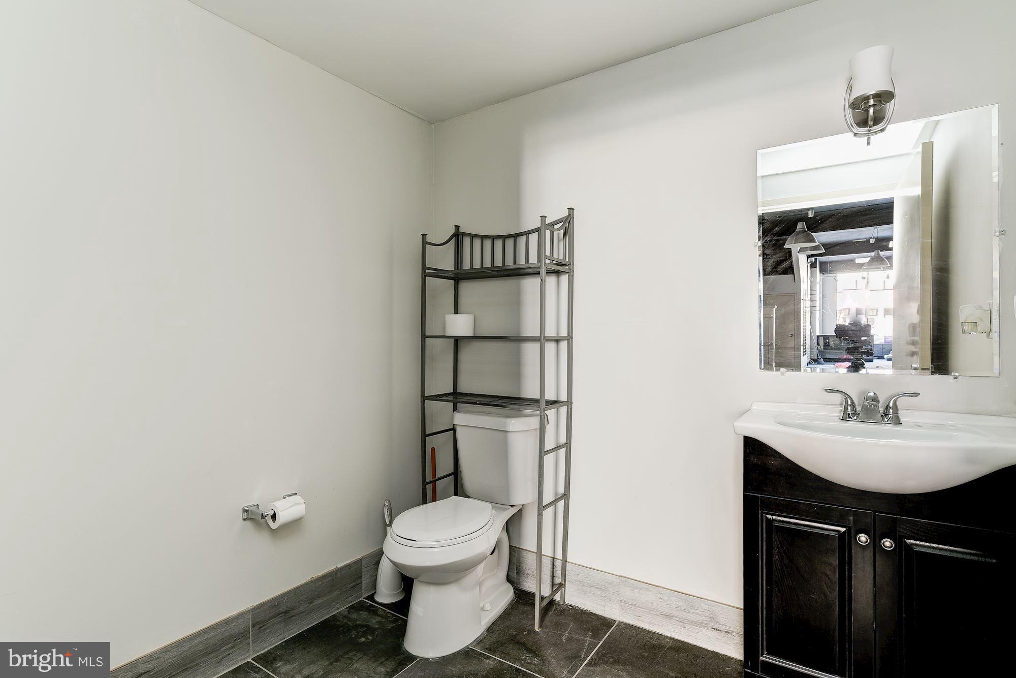 HIGHLANDTOWN - Commercial Lease