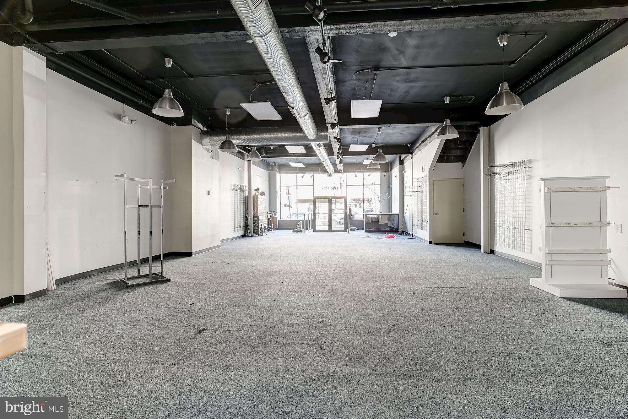 HIGHLANDTOWN - Commercial Lease