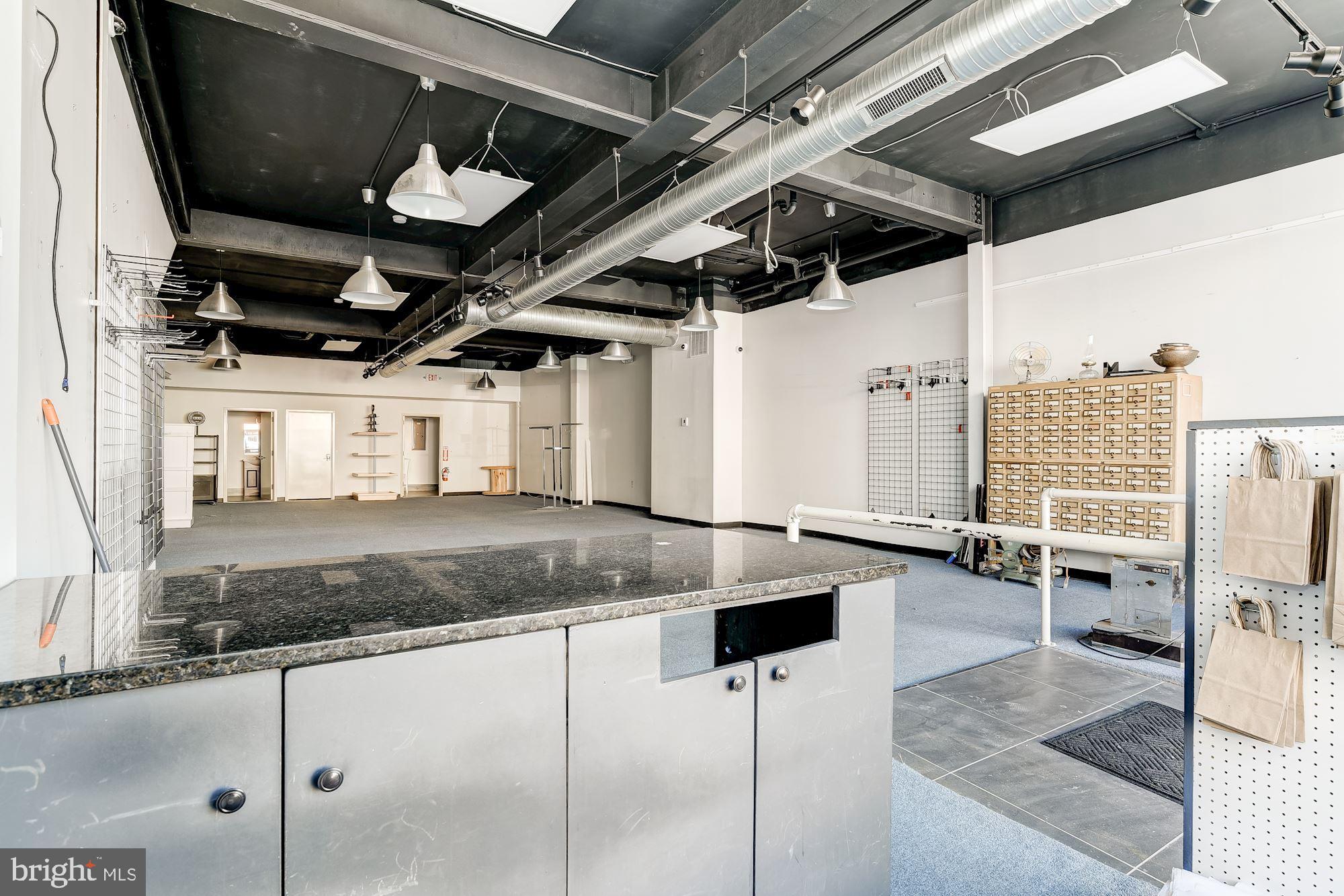 HIGHLANDTOWN - Commercial Lease