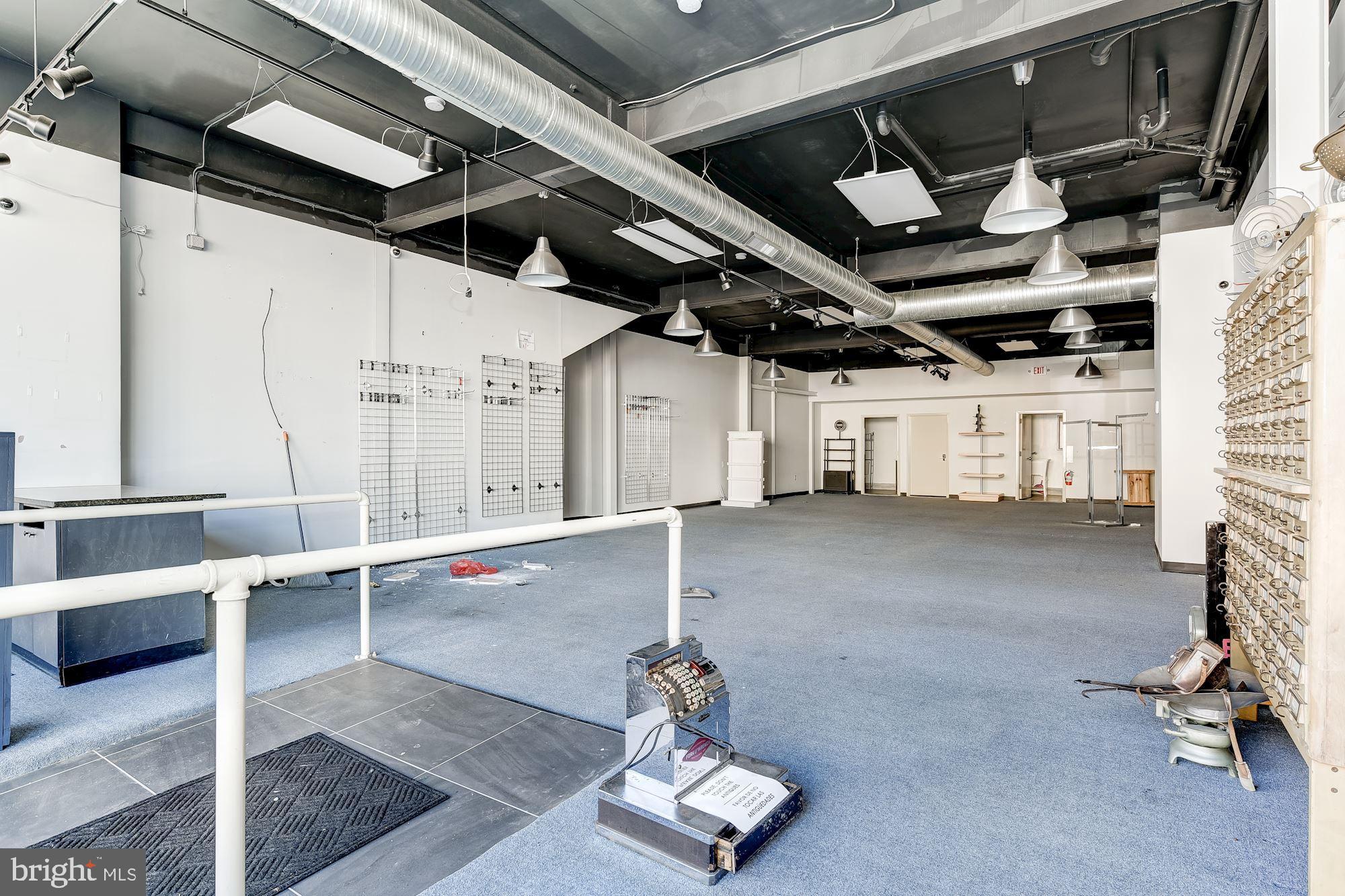 HIGHLANDTOWN - Commercial Lease