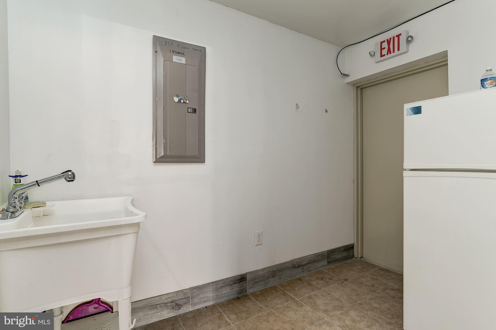 HIGHLANDTOWN - Commercial Lease