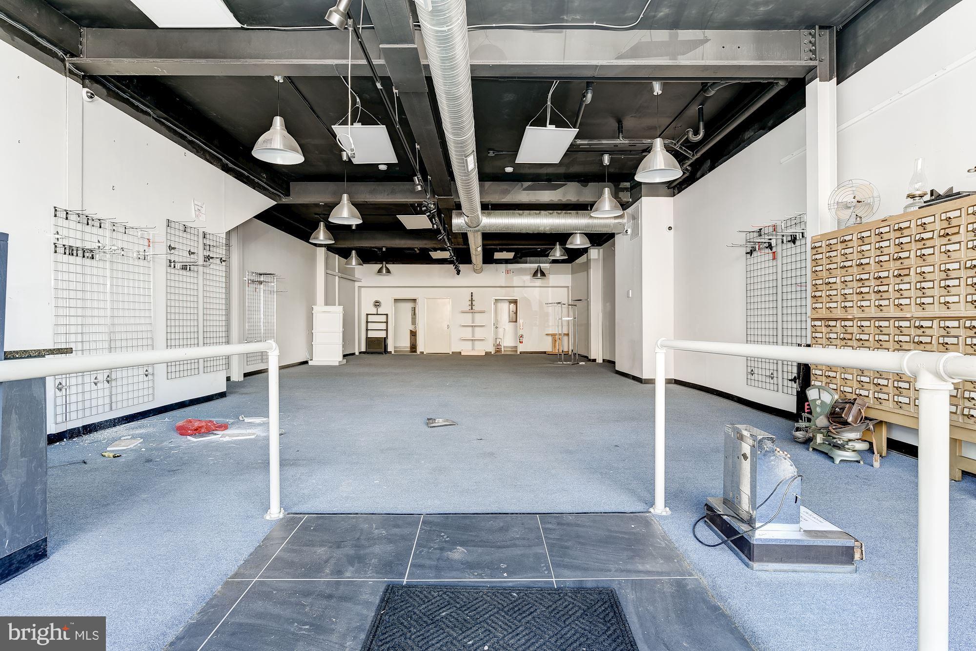 HIGHLANDTOWN - Commercial Lease