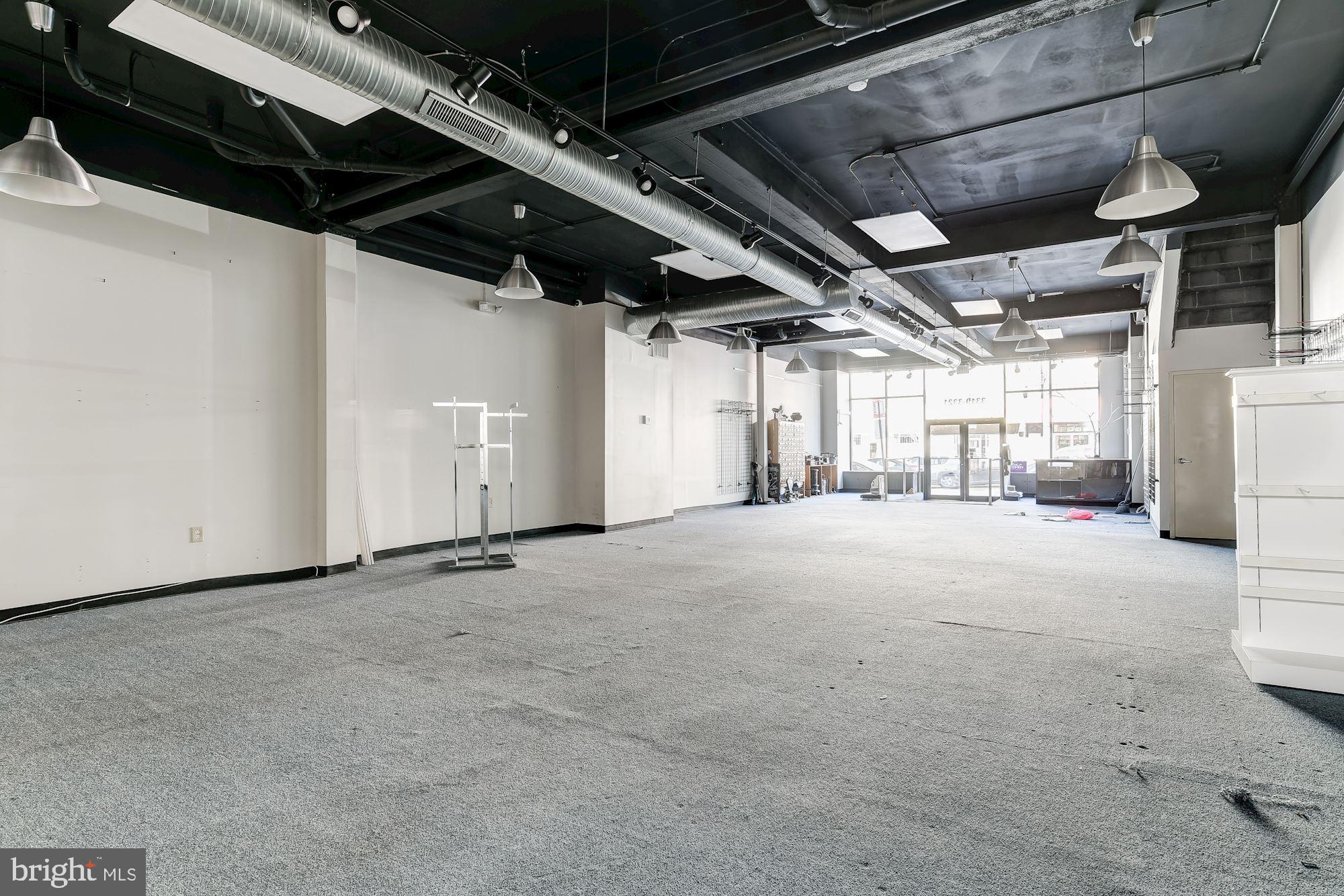 HIGHLANDTOWN - Commercial Lease