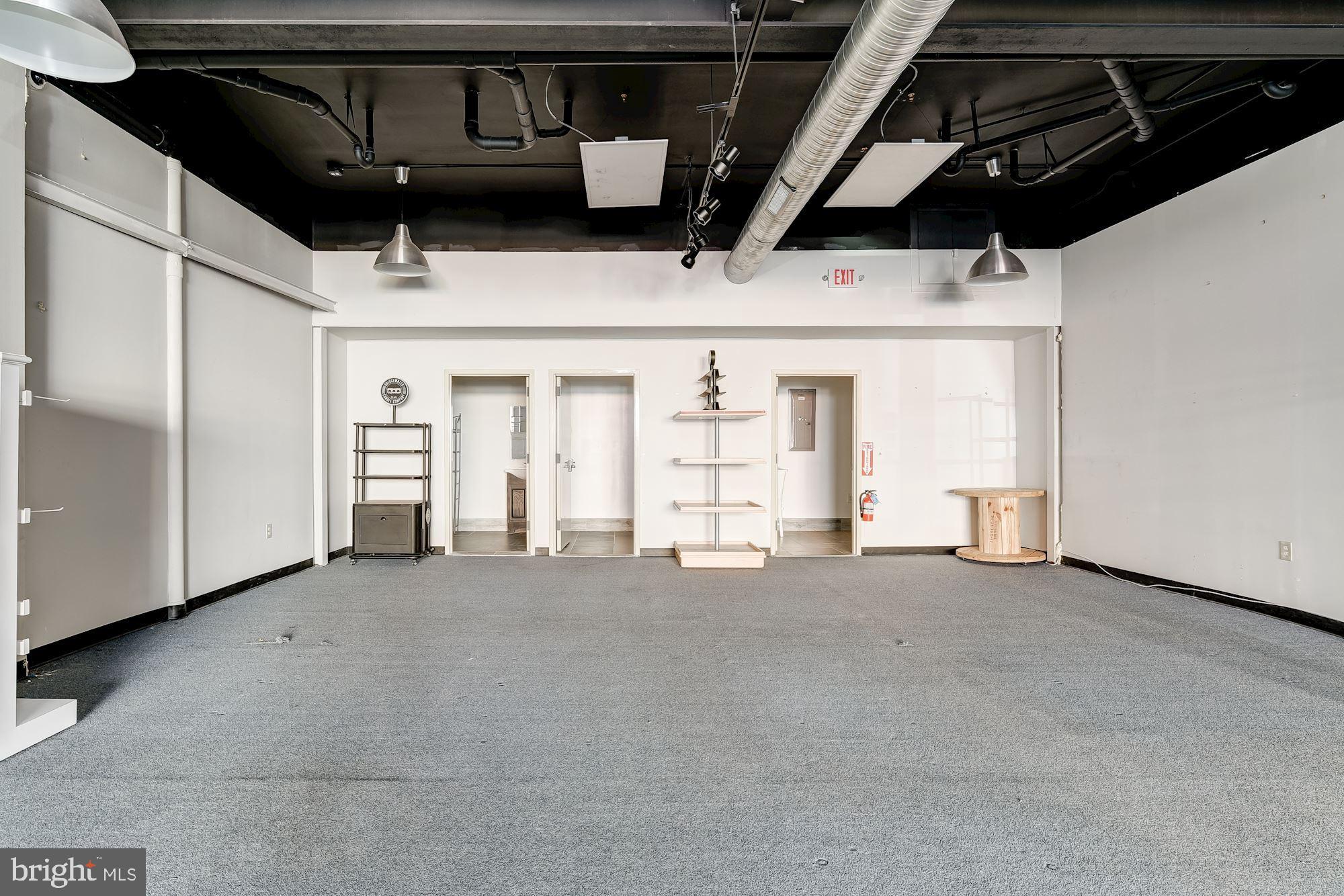 HIGHLANDTOWN - Commercial Lease