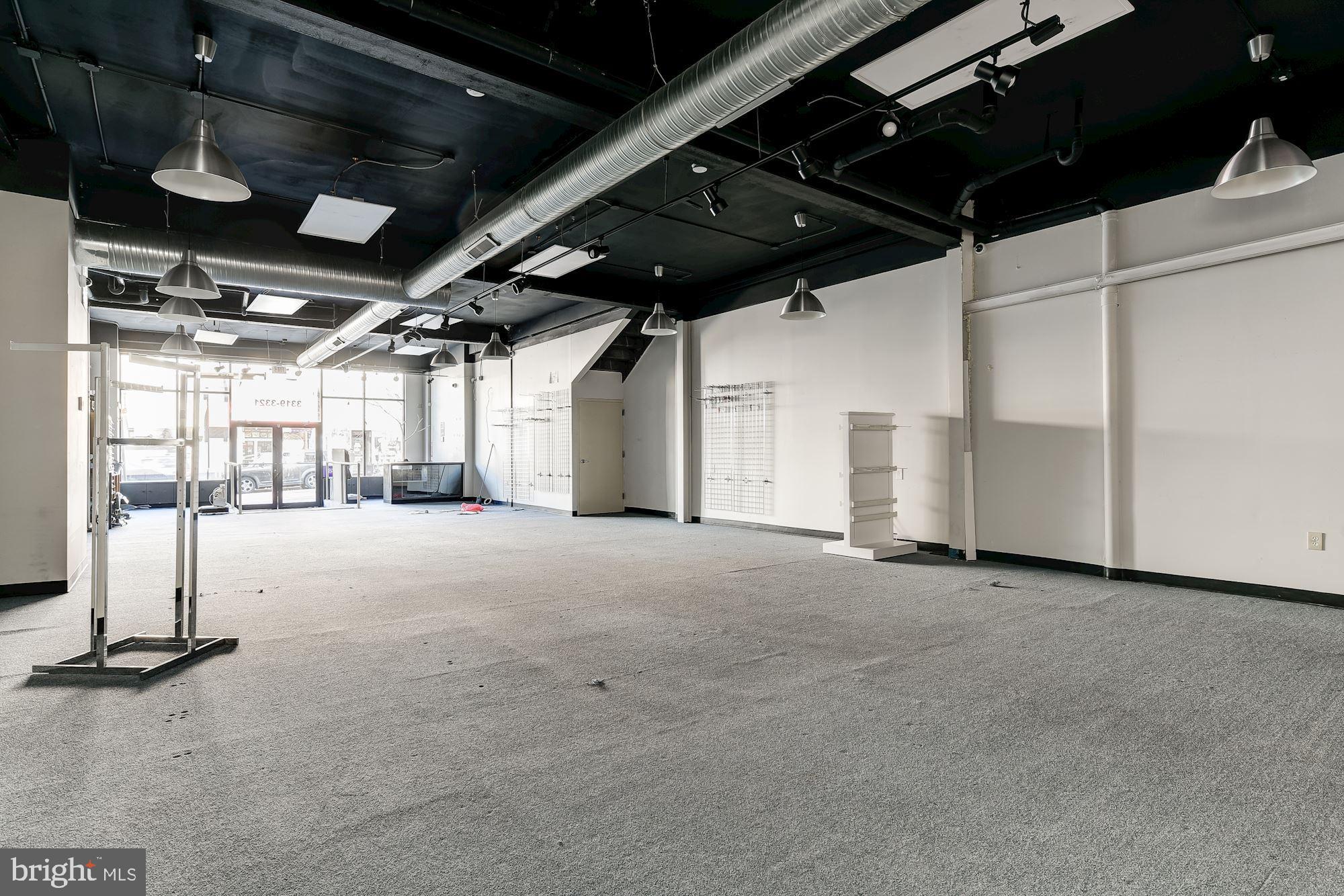 HIGHLANDTOWN - Commercial Lease